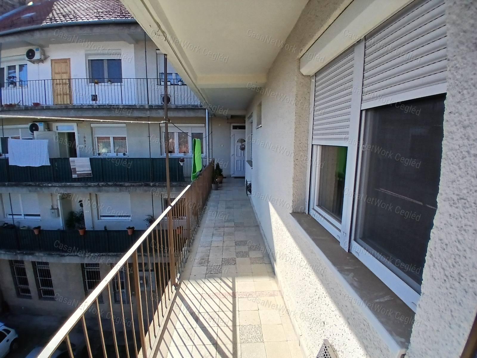 Eladó Cegléd szívében 70 m2 Téglalakás