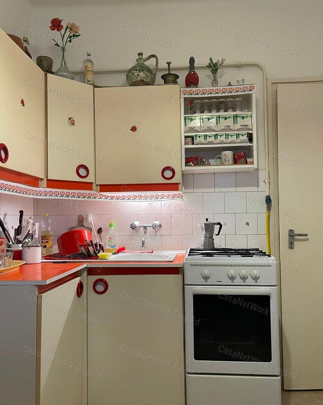 Eladó Cegléd szívében 70 m2 Téglalakás