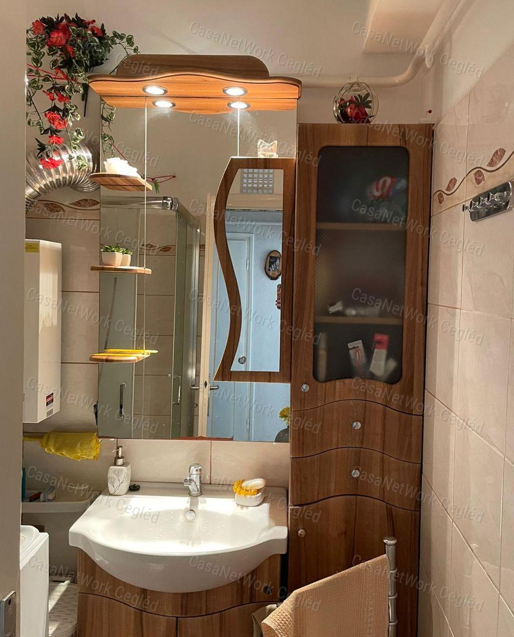 Eladó Cegléd szívében 70 m2 Téglalakás