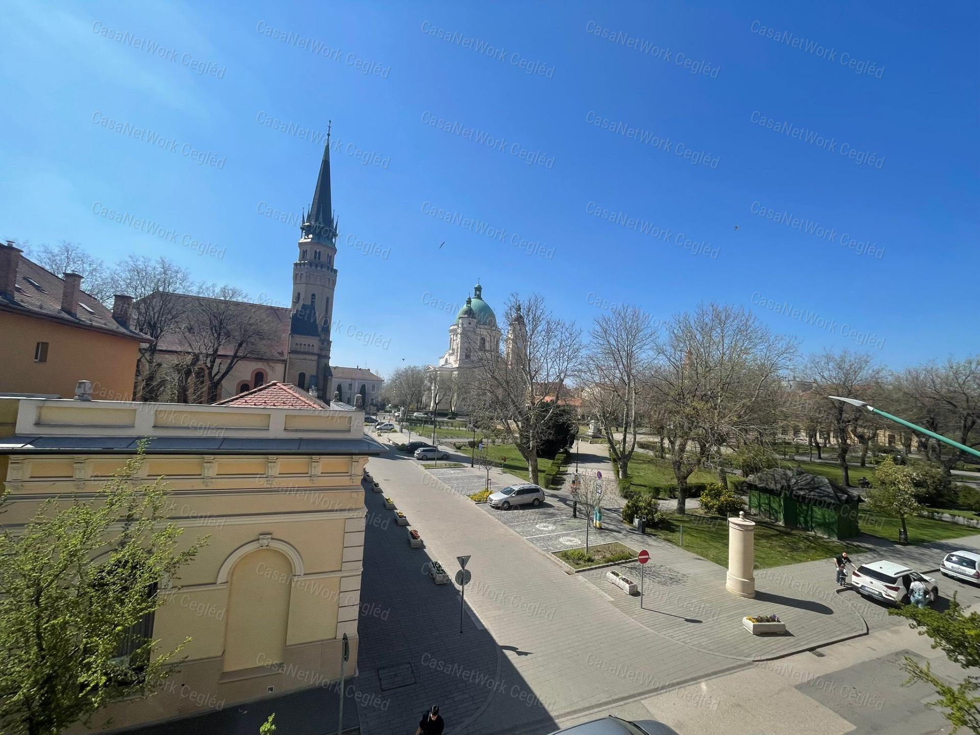 Eladó Cegléd szívében 70 m2 Téglalakás
