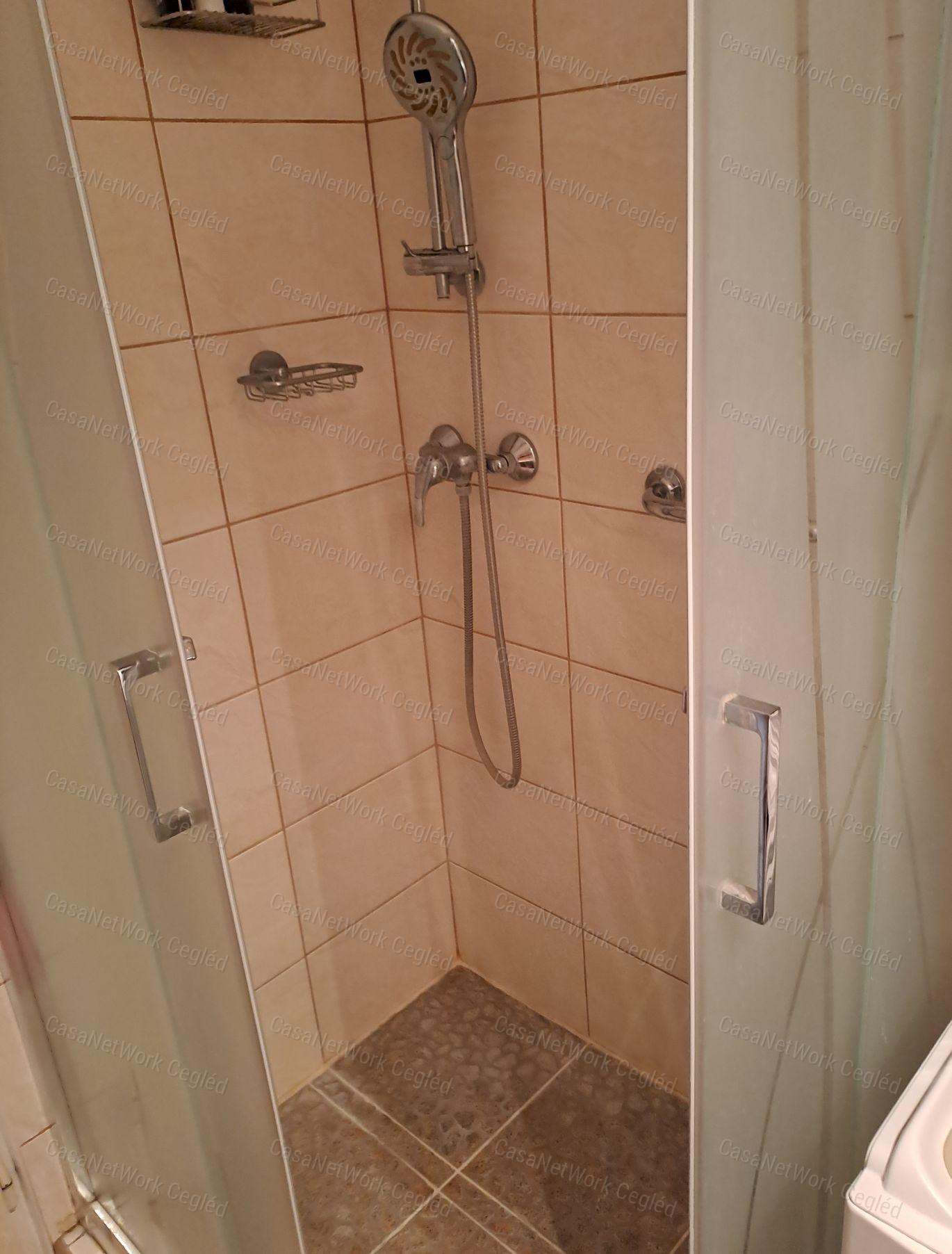 Eladó Cegléd szívében 70 m2 Téglalakás