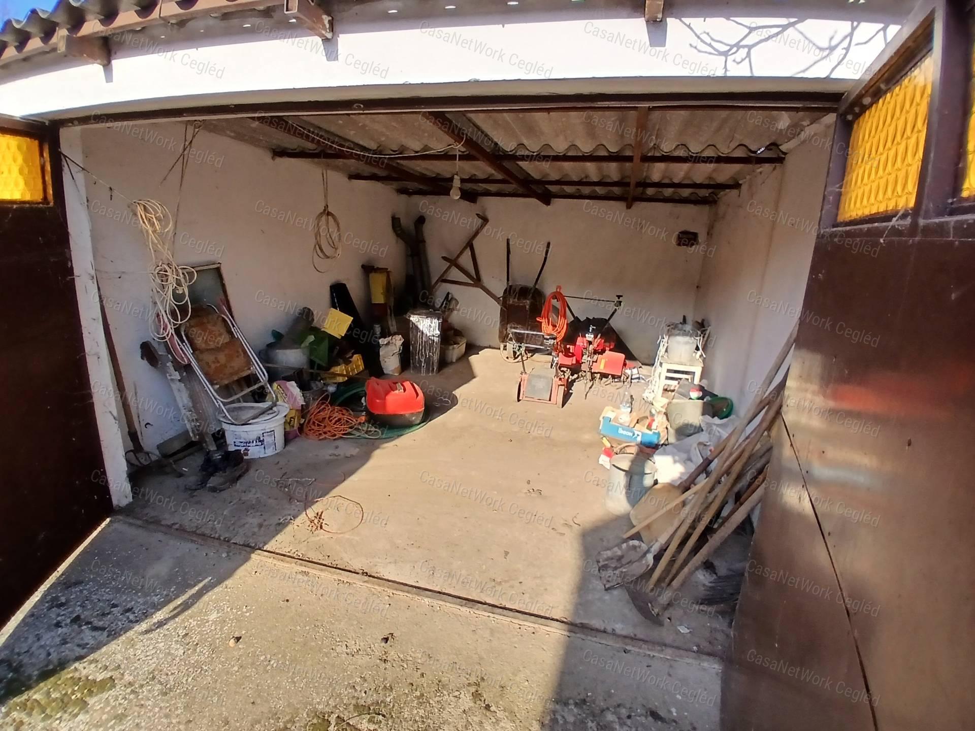 ELADÓ 65 m2 CSALÁDI HÁZ ABONYBAN