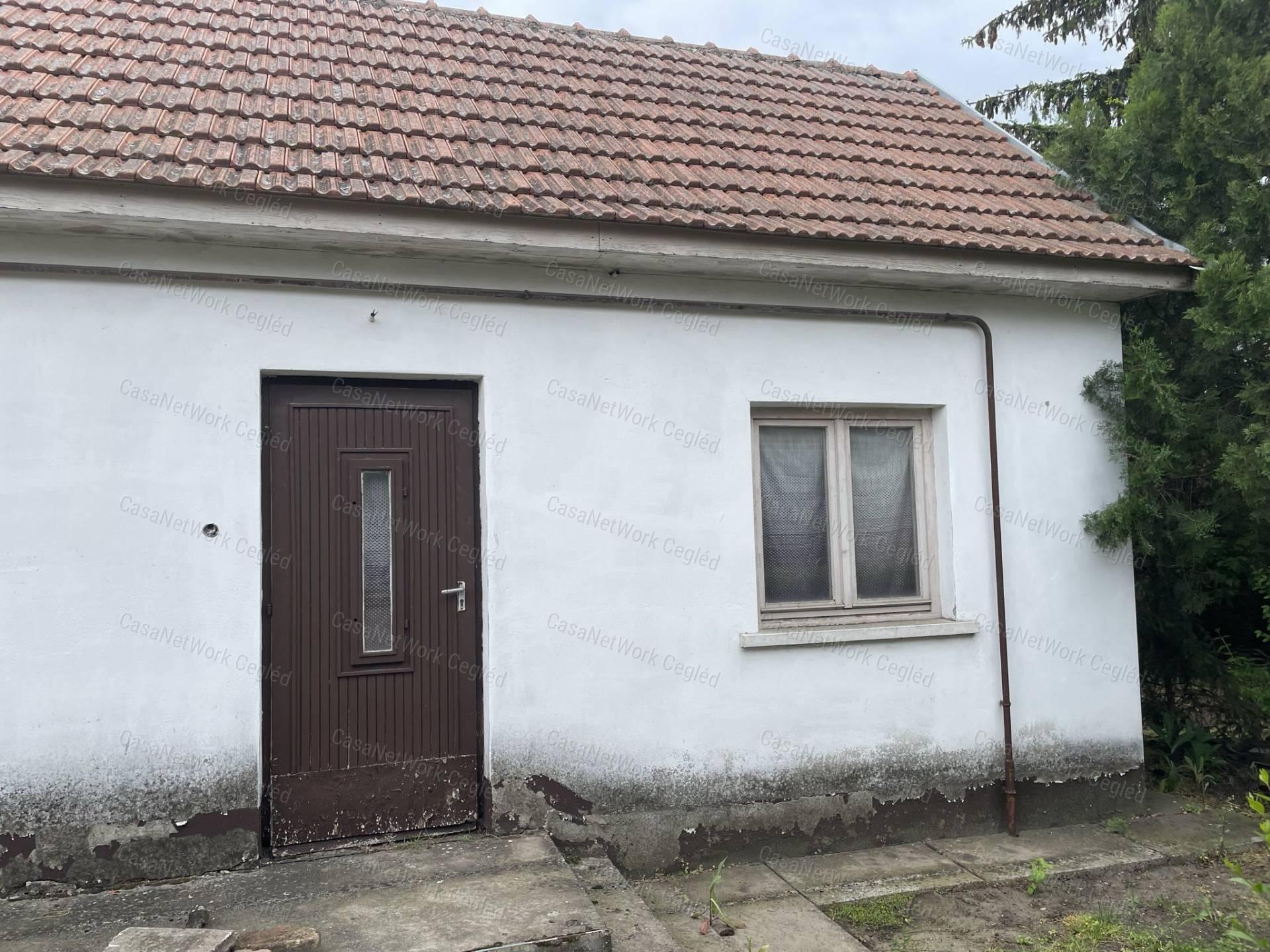 ELADÓ 65 m2 CSALÁDI HÁZ ABONYBAN