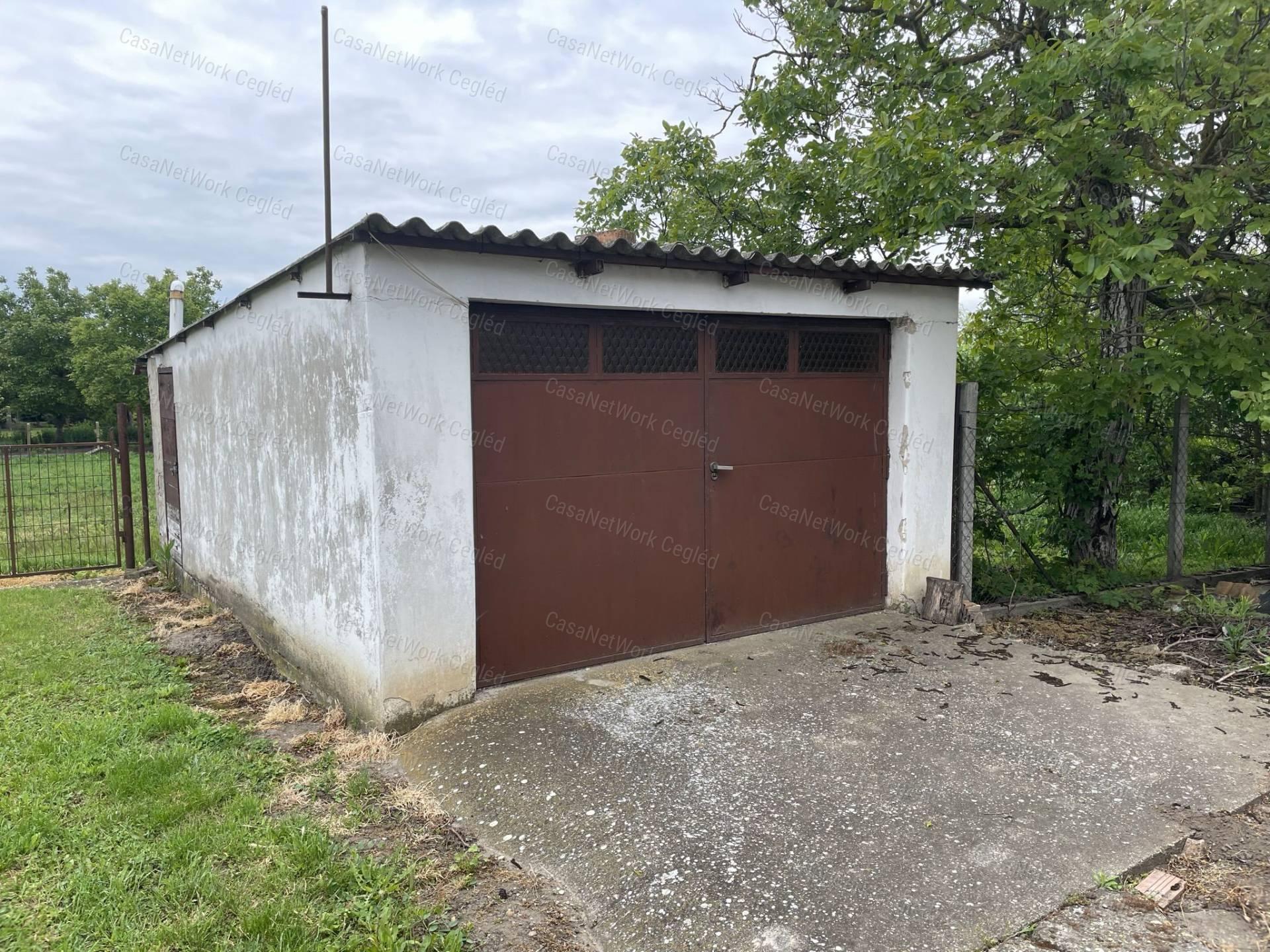 ELADÓ 65 m2 CSALÁDI HÁZ ABONYBAN