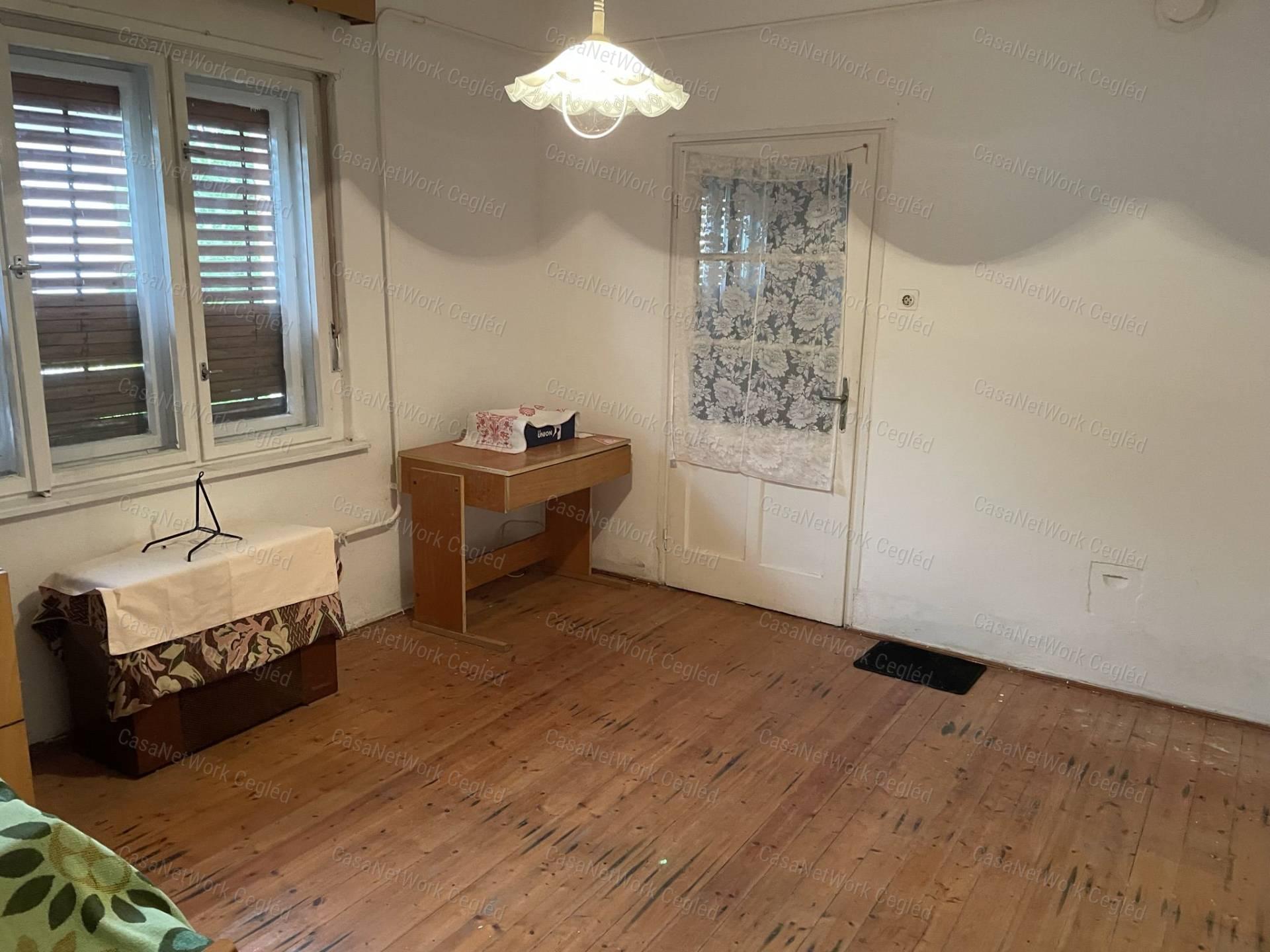 ELADÓ 65 m2 CSALÁDI HÁZ ABONYBAN