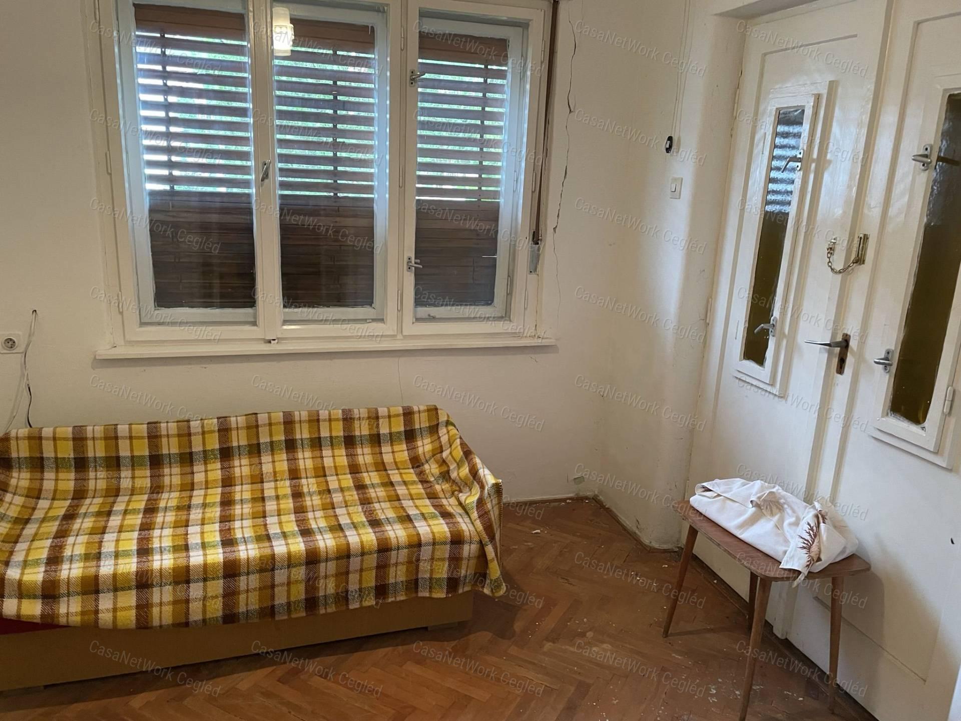ELADÓ 65 m2 CSALÁDI HÁZ ABONYBAN