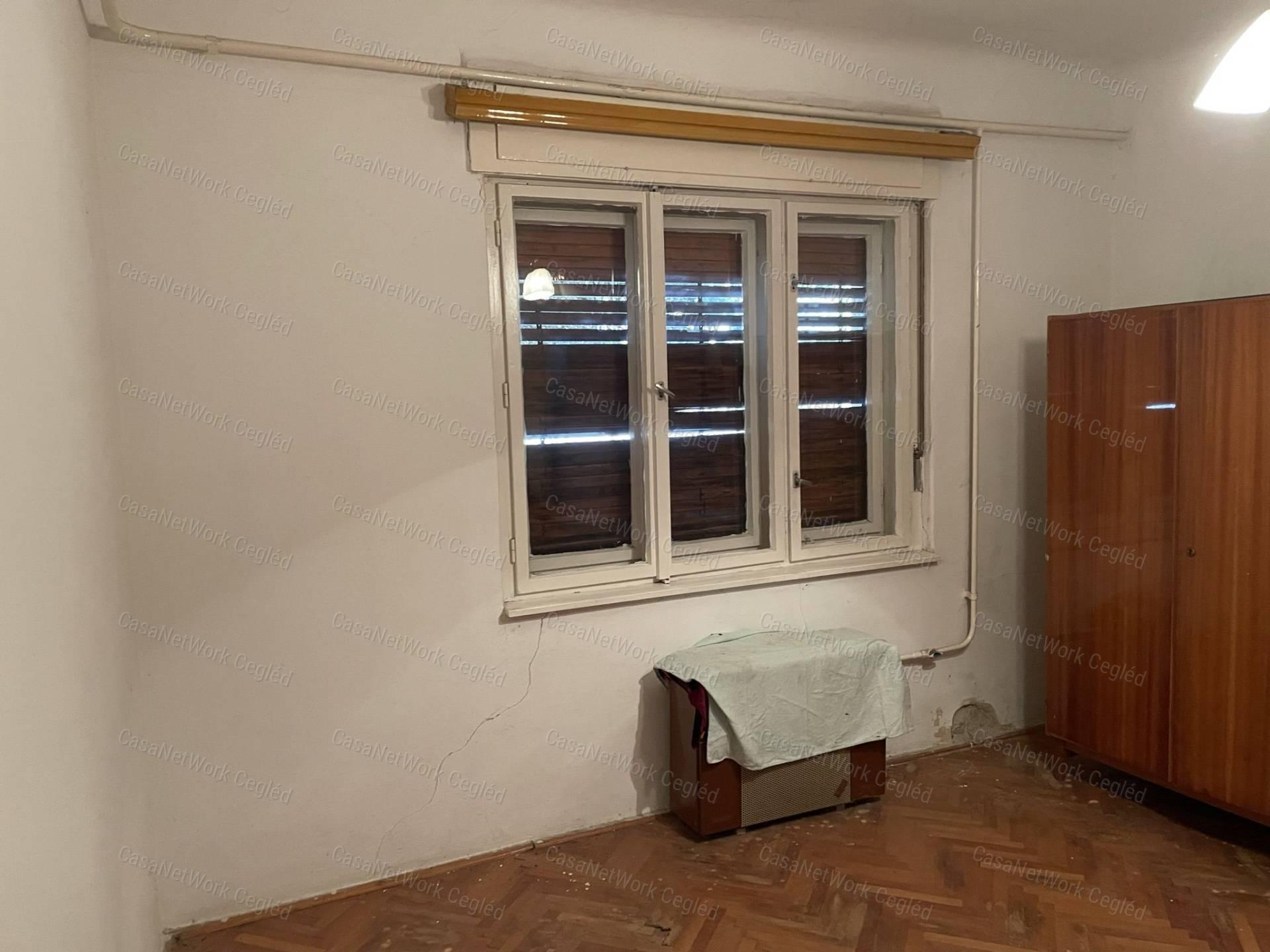 ELADÓ 65 m2 CSALÁDI HÁZ ABONYBAN