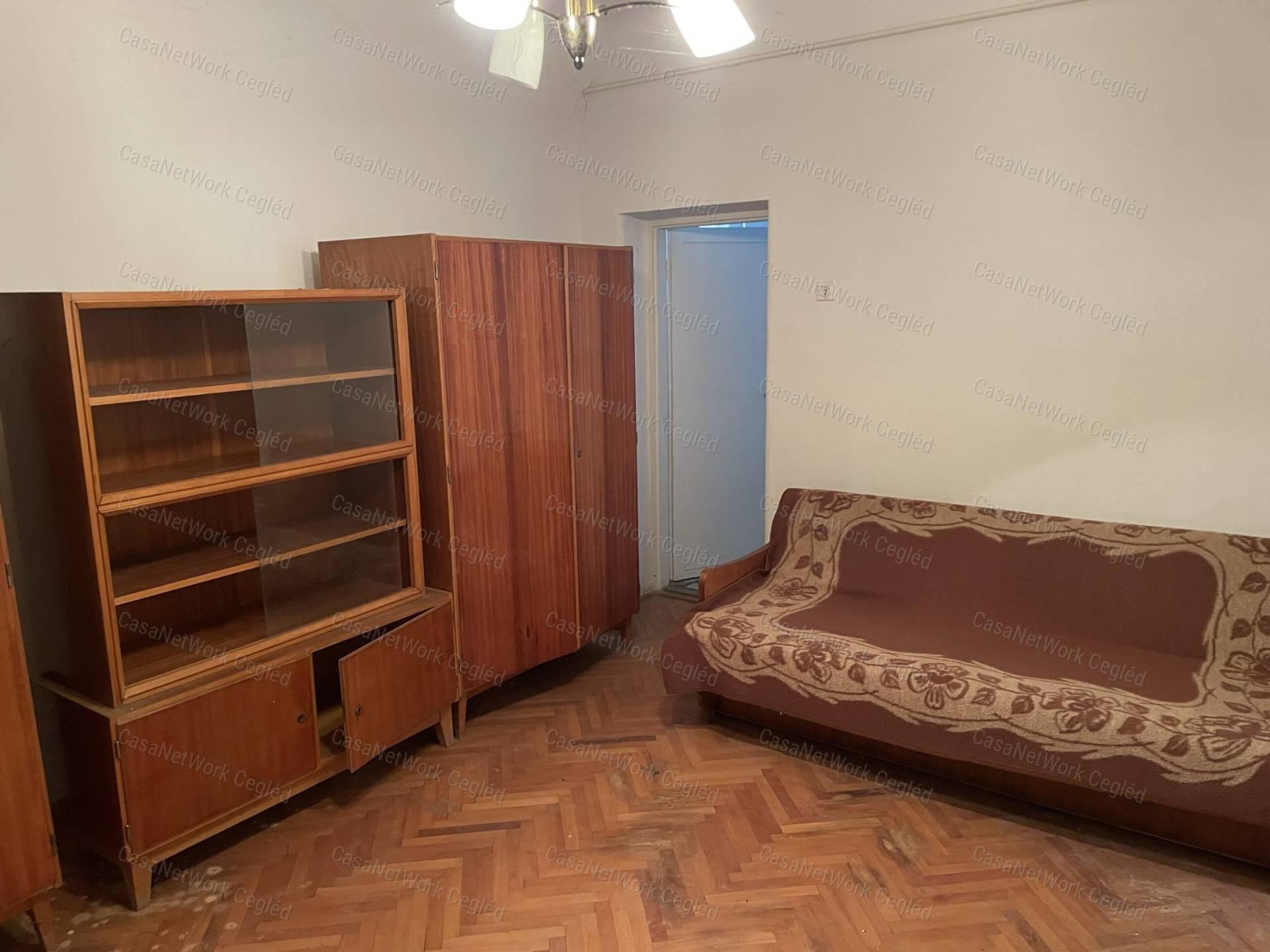ELADÓ 65 m2 CSALÁDI HÁZ ABONYBAN