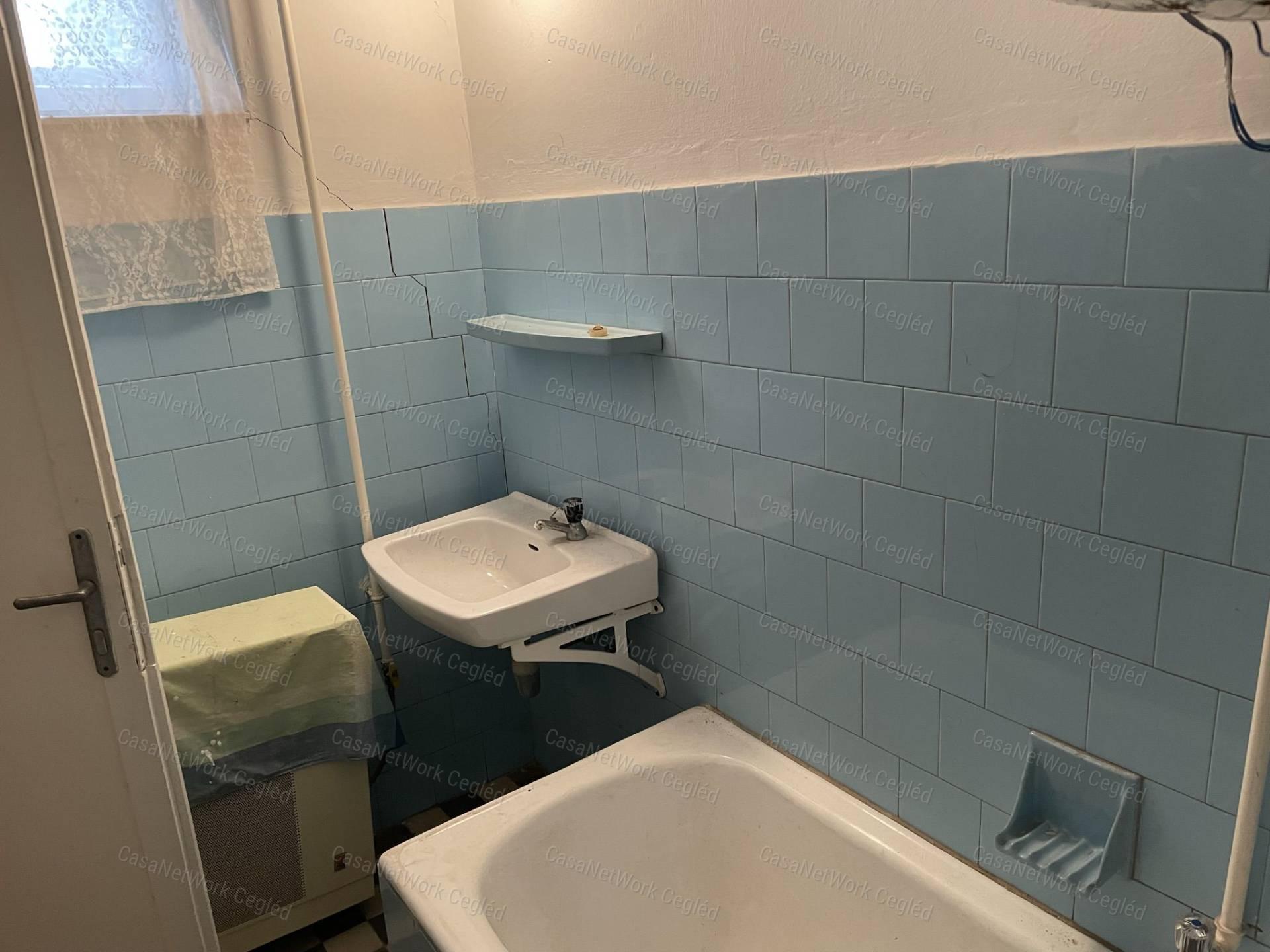 ELADÓ 65 m2 CSALÁDI HÁZ ABONYBAN