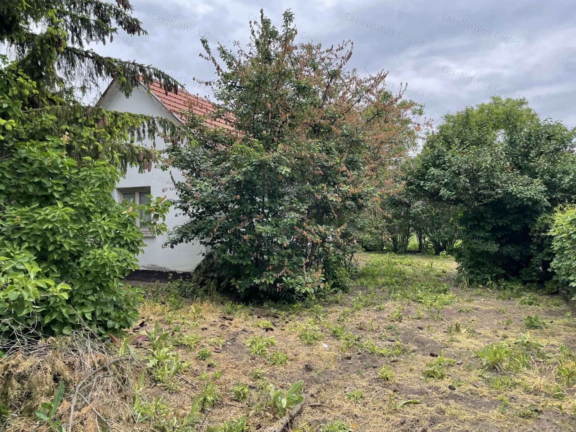 ELADÓ 65 m2 CSALÁDI HÁZ ABONYBAN
