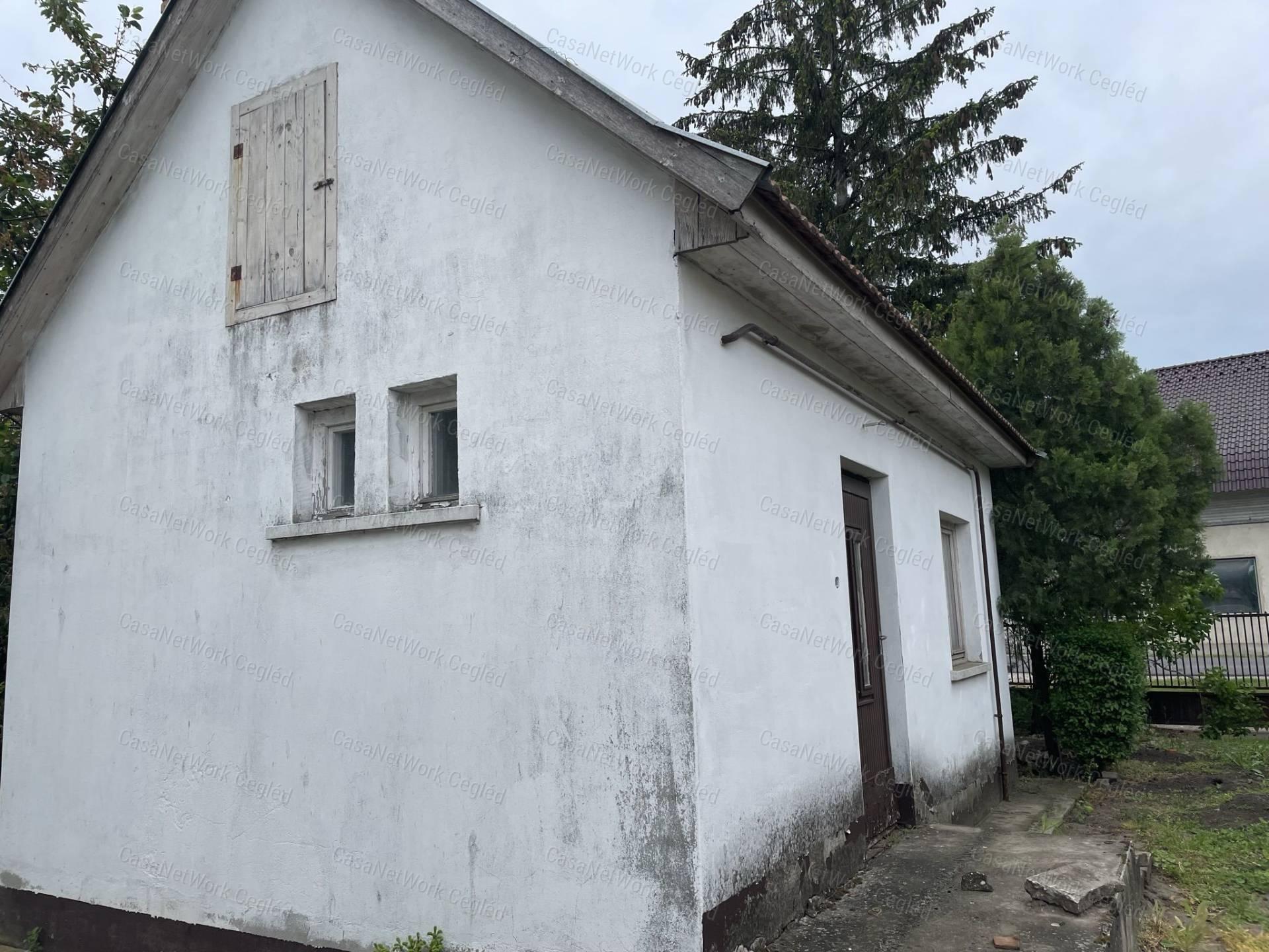 ELADÓ 65 m2 CSALÁDI HÁZ ABONYBAN
