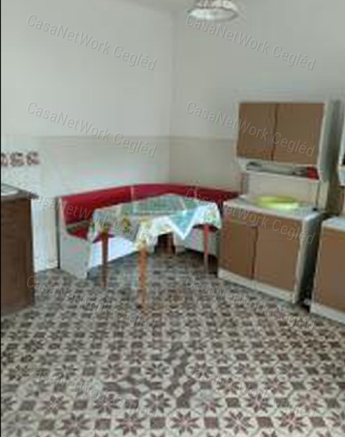ELADÓ 65 m2 CSALÁDI HÁZ ABONYBAN