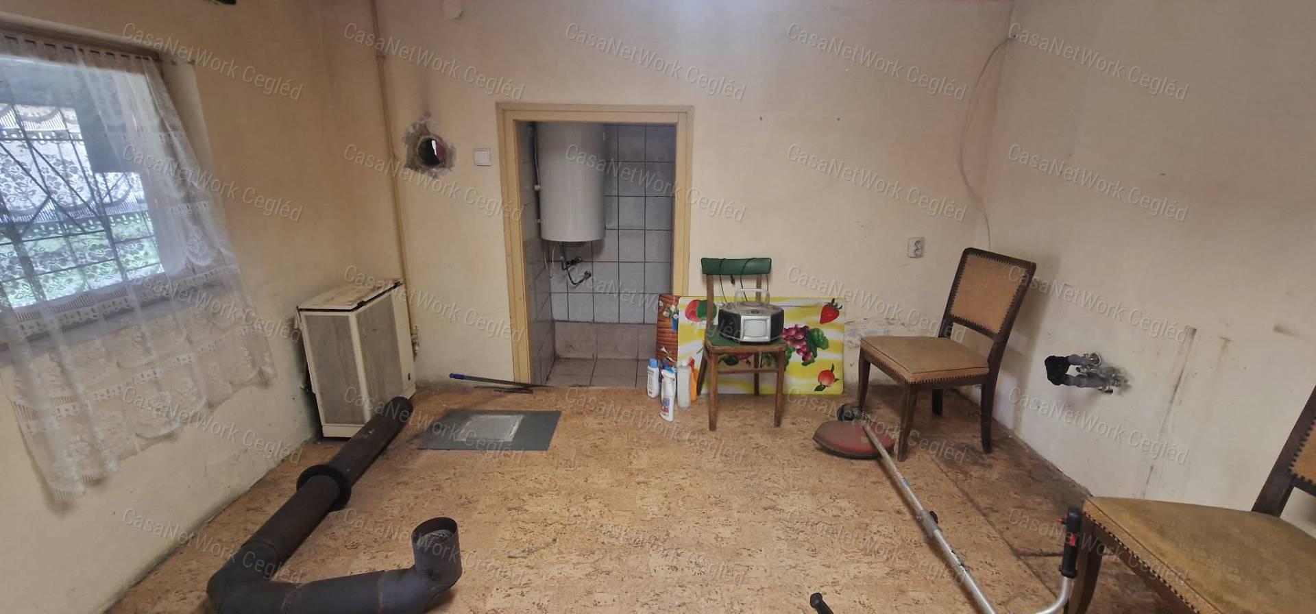 Eladó zártkerti ingatlan Cegléden – Öregszőlőben!