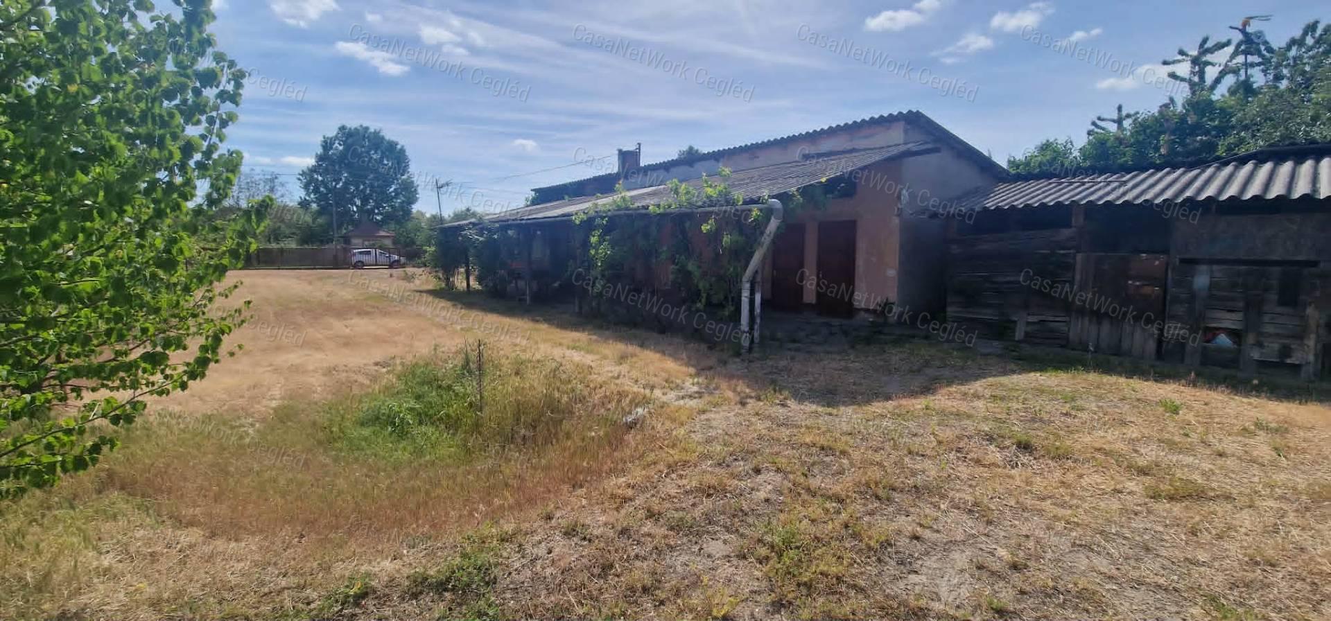 Eladó zártkerti ingatlan Cegléden – Öregszőlőben!