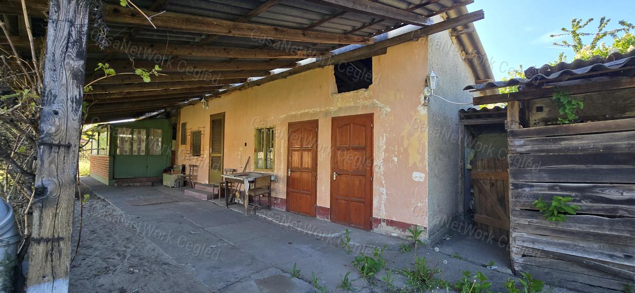 Eladó zártkerti ingatlan Cegléden – Öregszőlőben!