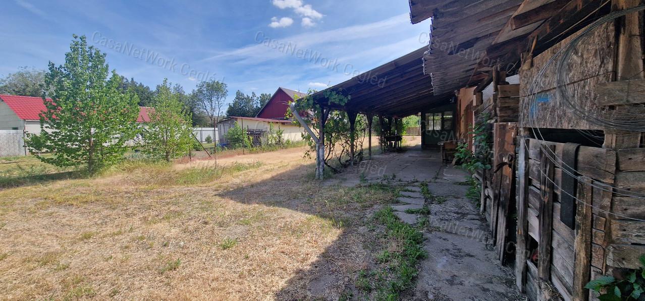 Eladó zártkerti ingatlan Cegléden – Öregszőlőben!
