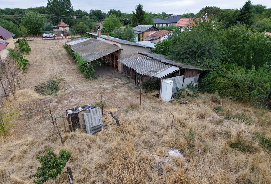 Eladó zártkerti ingatlan Cegléden – Öregszőlőben!