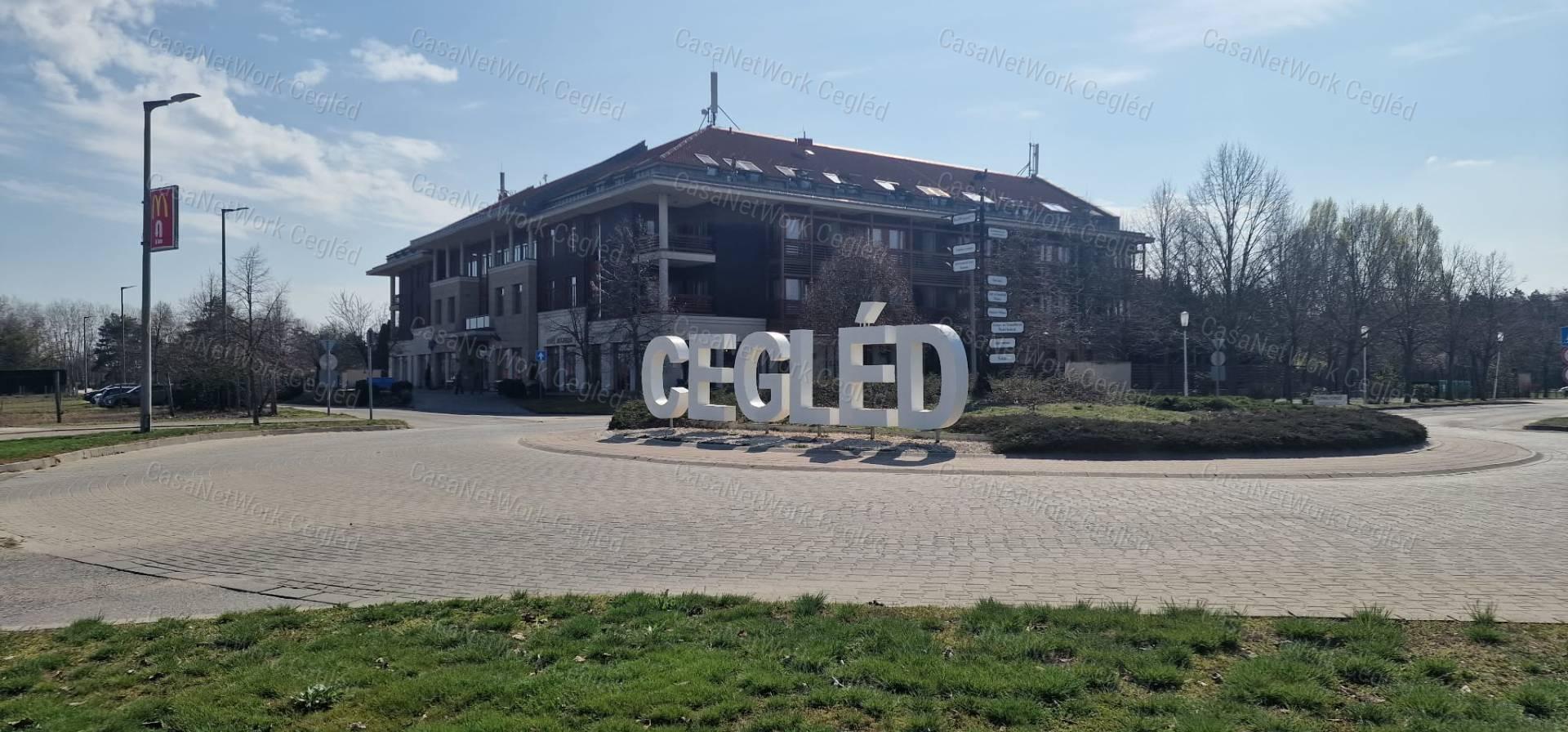 Cegléden telek eladó!