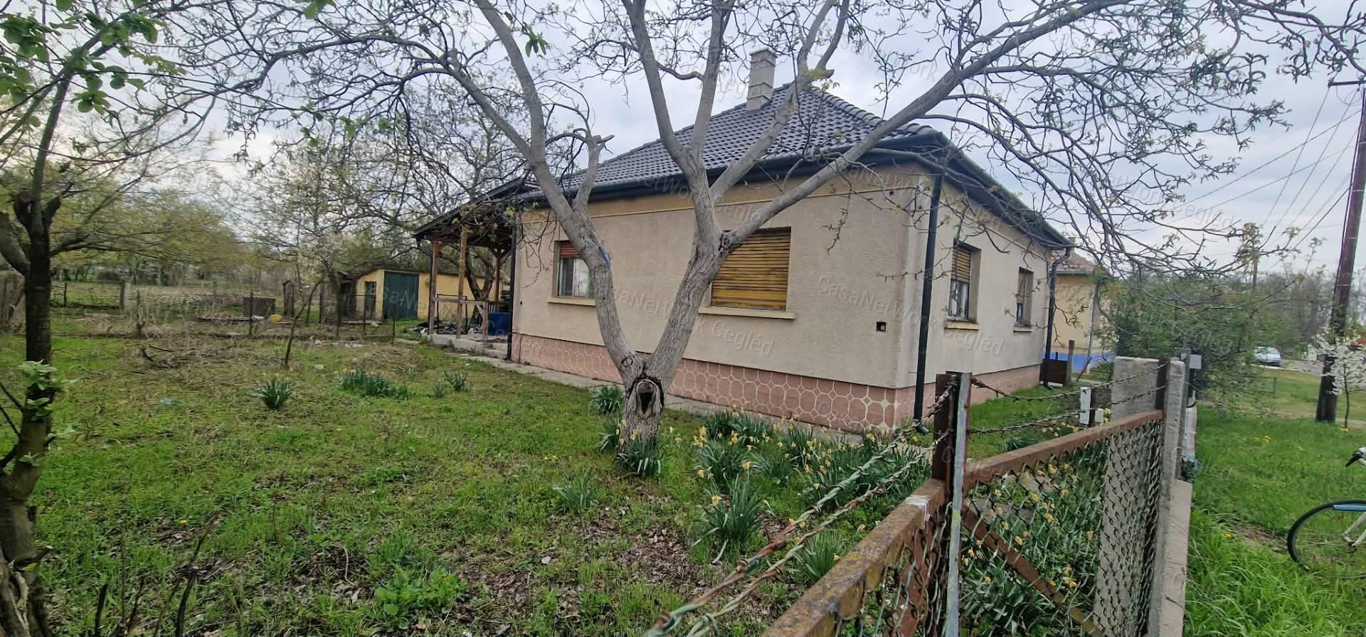 Eladó felújítandó családi ház