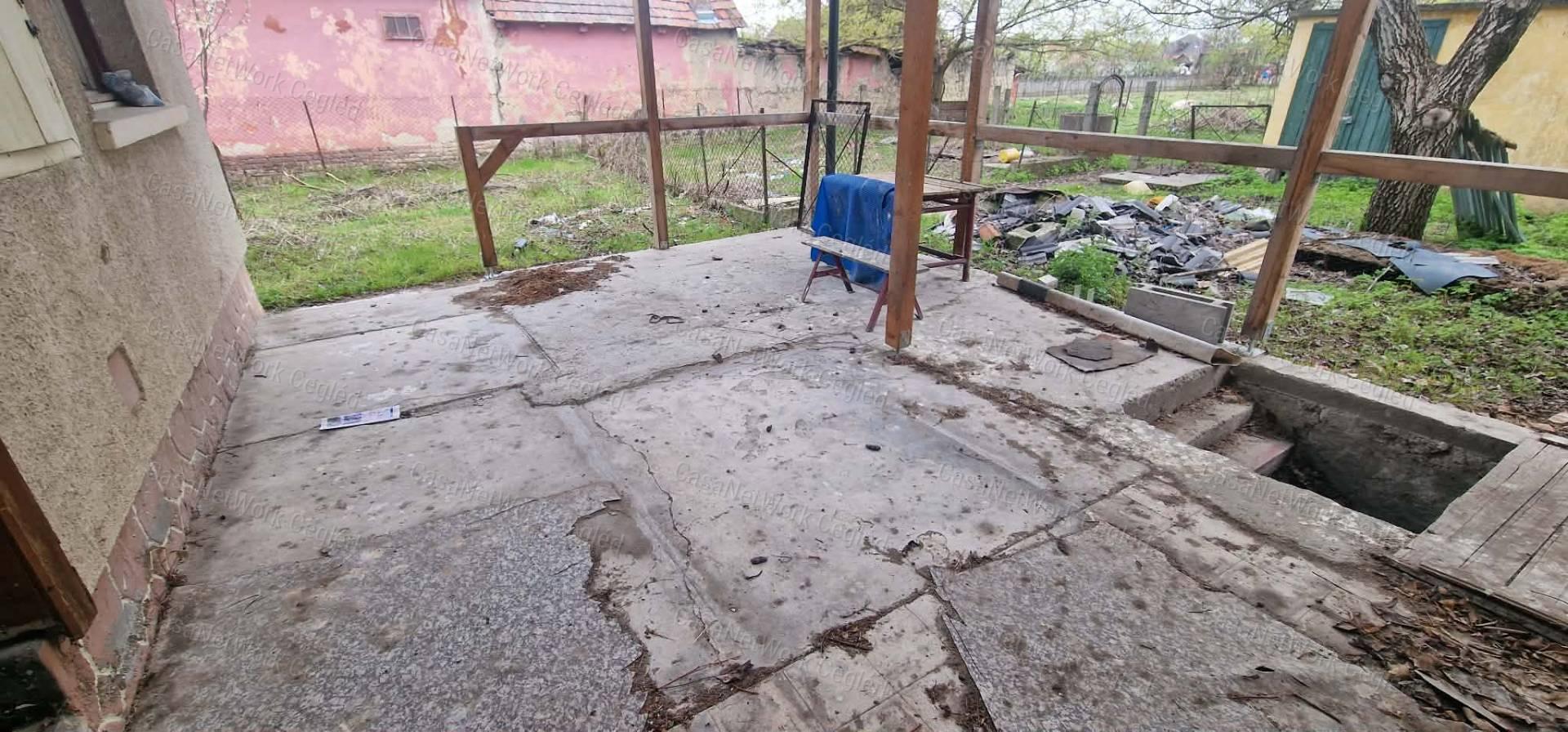 Eladó felújítandó családi ház