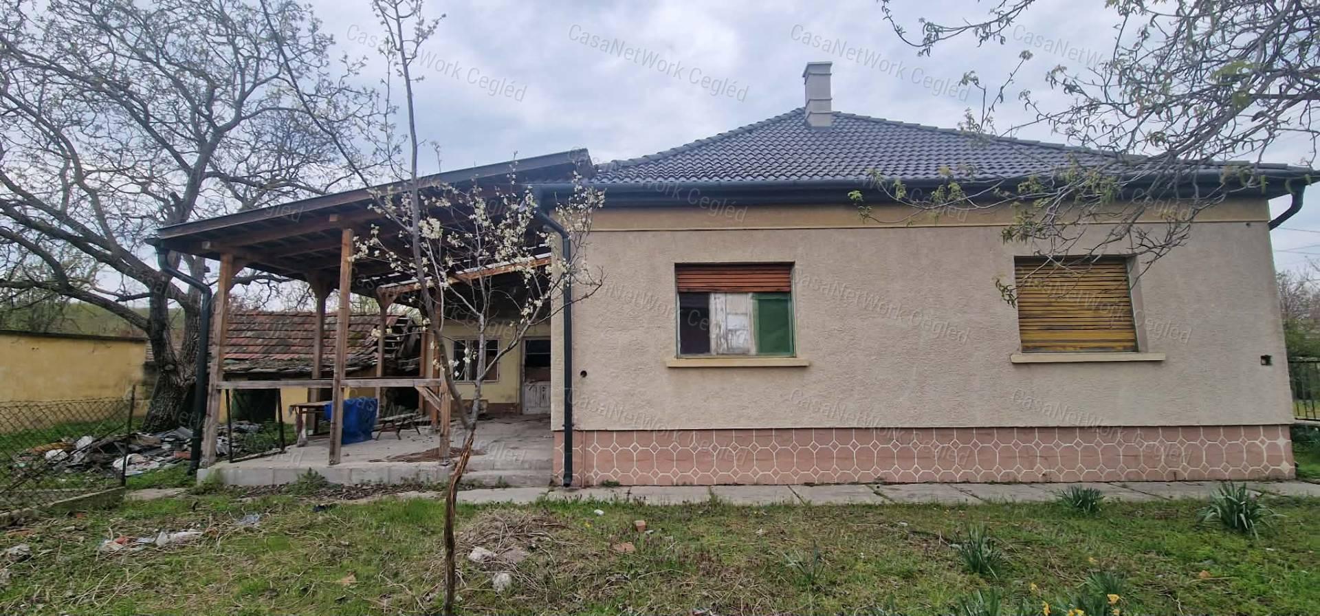 Eladó felújítandó családi ház