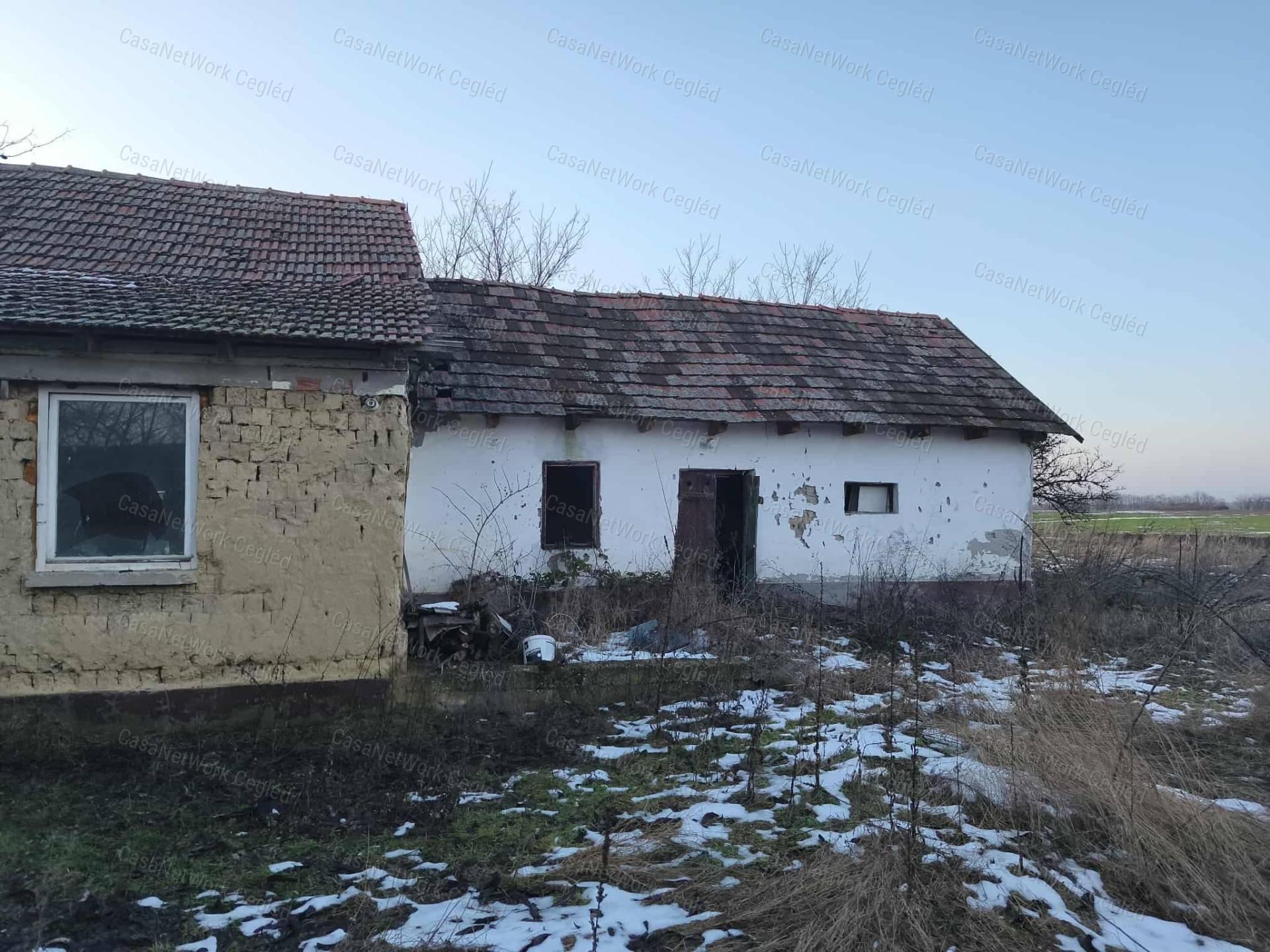 Eladó Tanya Tápiószele felújításra szoruló