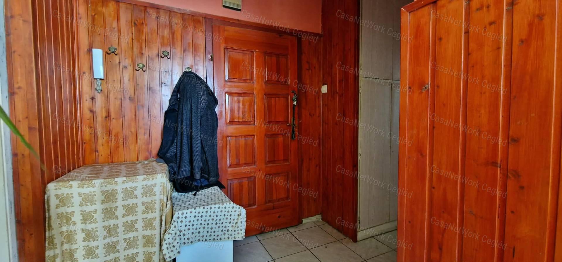 Eladó felújítandó panel lakás
