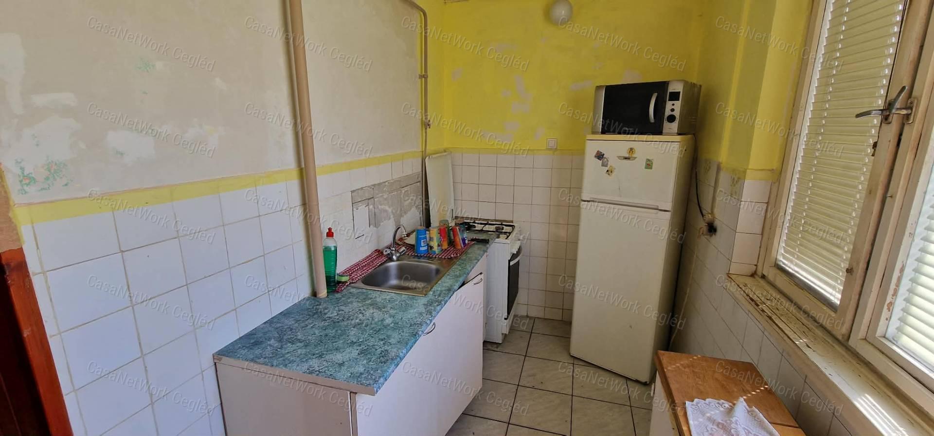 Eladó felújítandó panel lakás