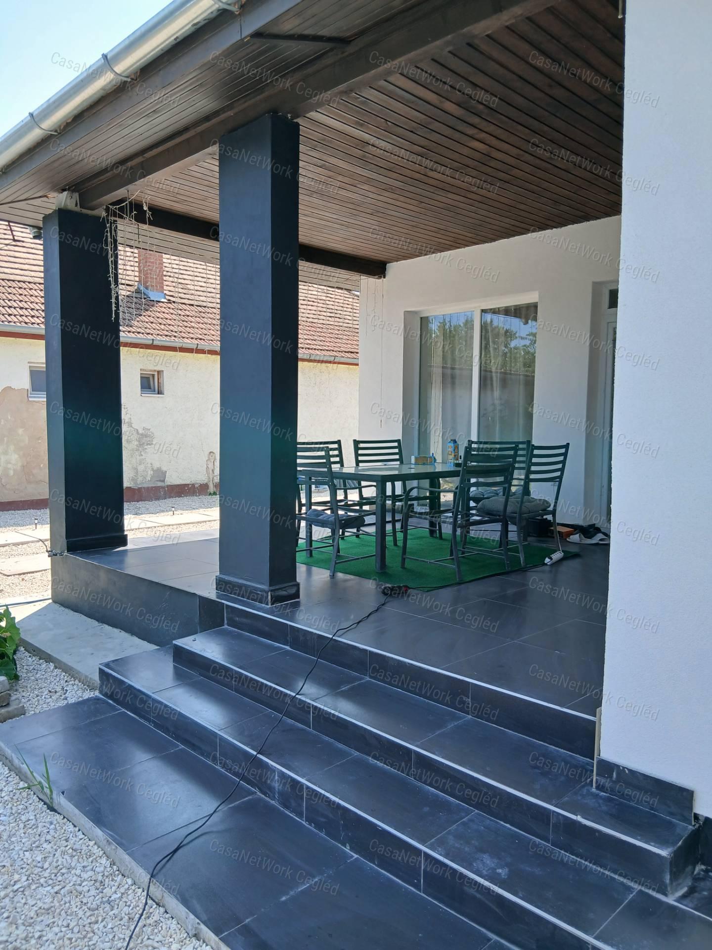 ELADÓ CEGLÉDI 187 m2 ÚJ ÉPÍTÉSŰ CSALÁDI HÁZ.