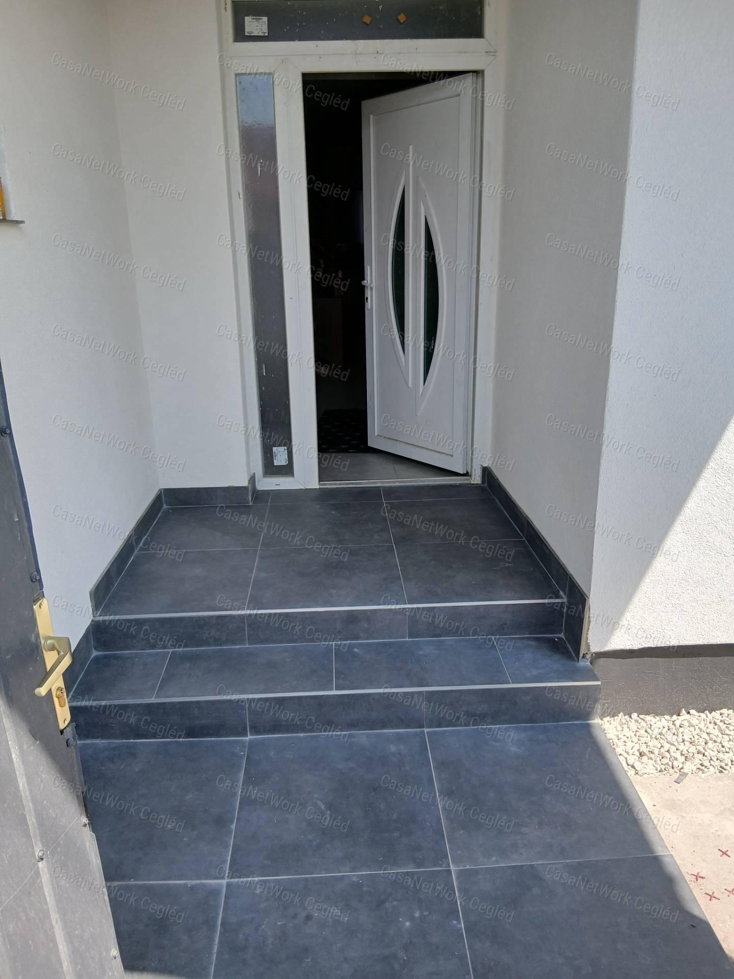 ELADÓ CEGLÉDI 187 m2 ÚJ ÉPÍTÉSŰ CSALÁDI HÁZ.