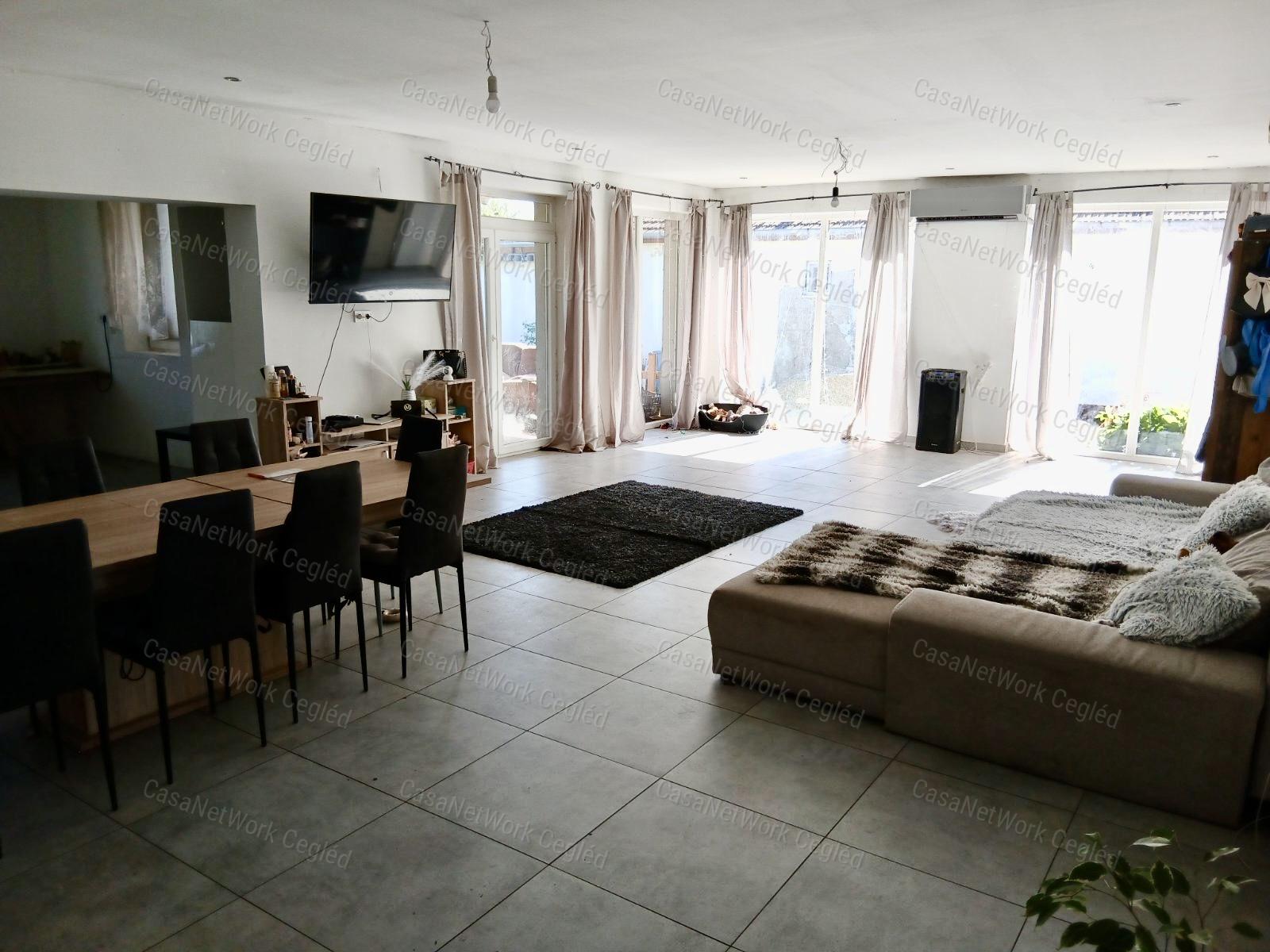 ELADÓ CEGLÉDI 187 m2 ÚJ ÉPÍTÉSŰ CSALÁDI HÁZ.