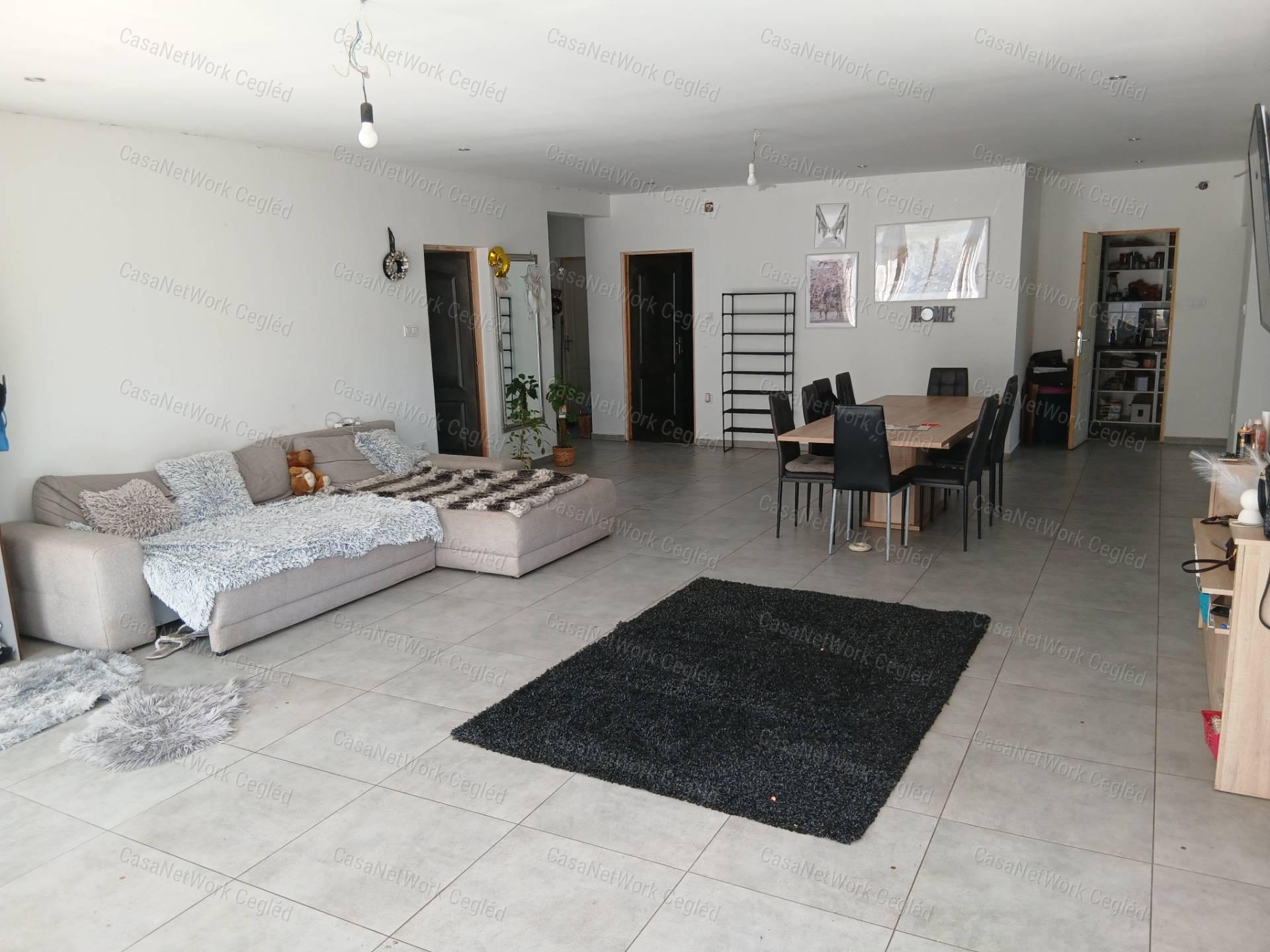 ELADÓ CEGLÉDI 187 m2 ÚJ ÉPÍTÉSŰ CSALÁDI HÁZ.