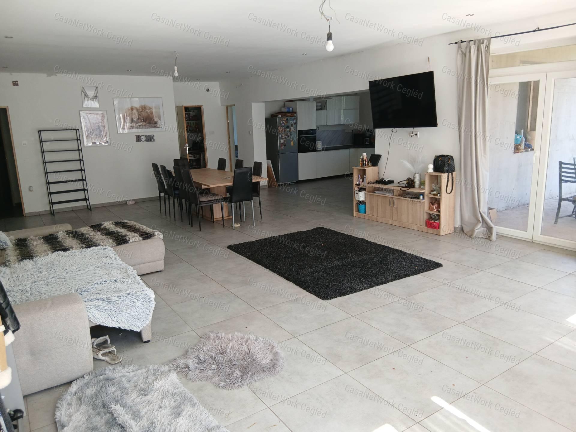 ELADÓ CEGLÉDI 187 m2 ÚJ ÉPÍTÉSŰ CSALÁDI HÁZ.
