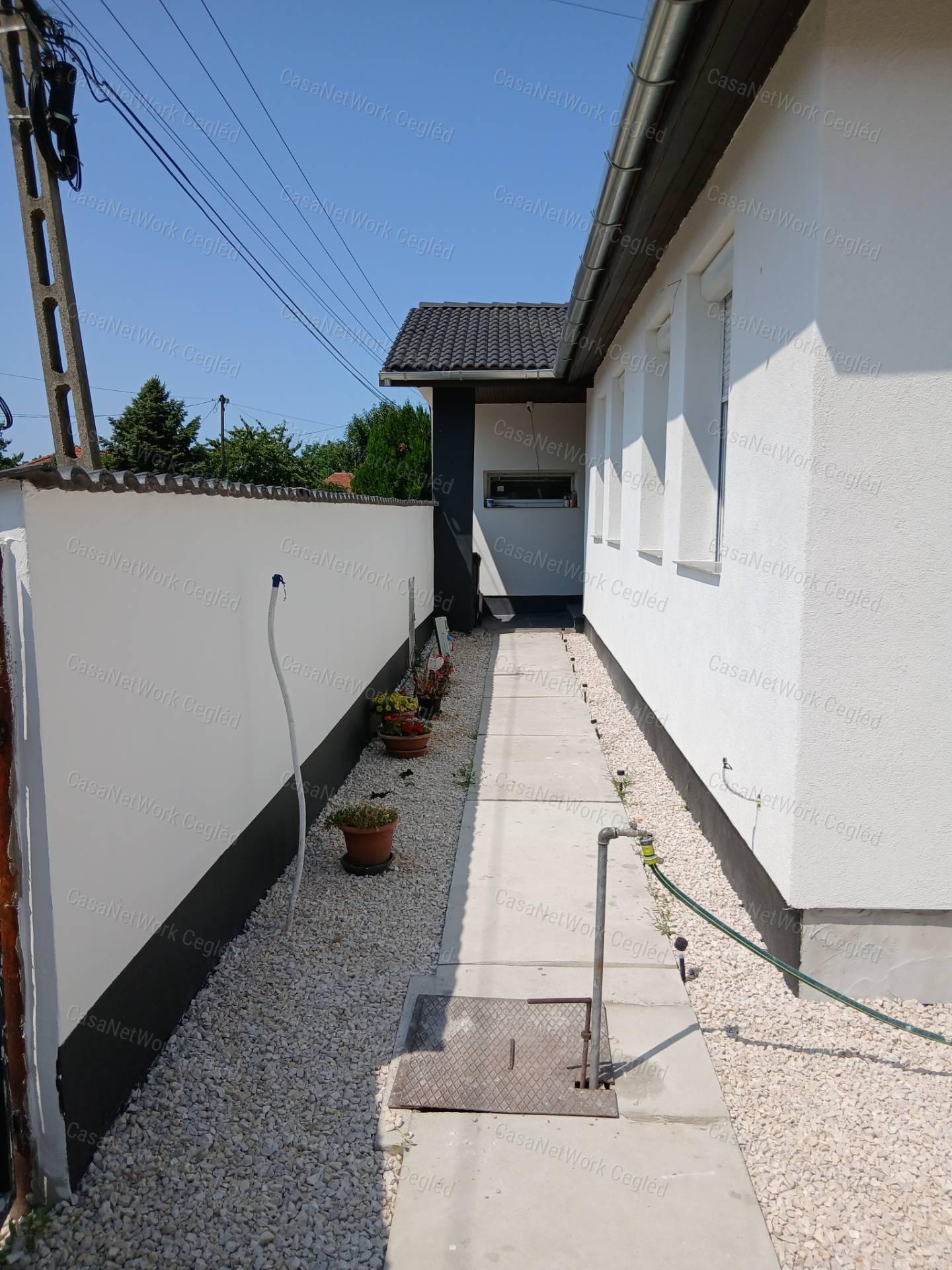 ELADÓ CEGLÉDI 187 m2 ÚJ ÉPÍTÉSŰ CSALÁDI HÁZ.