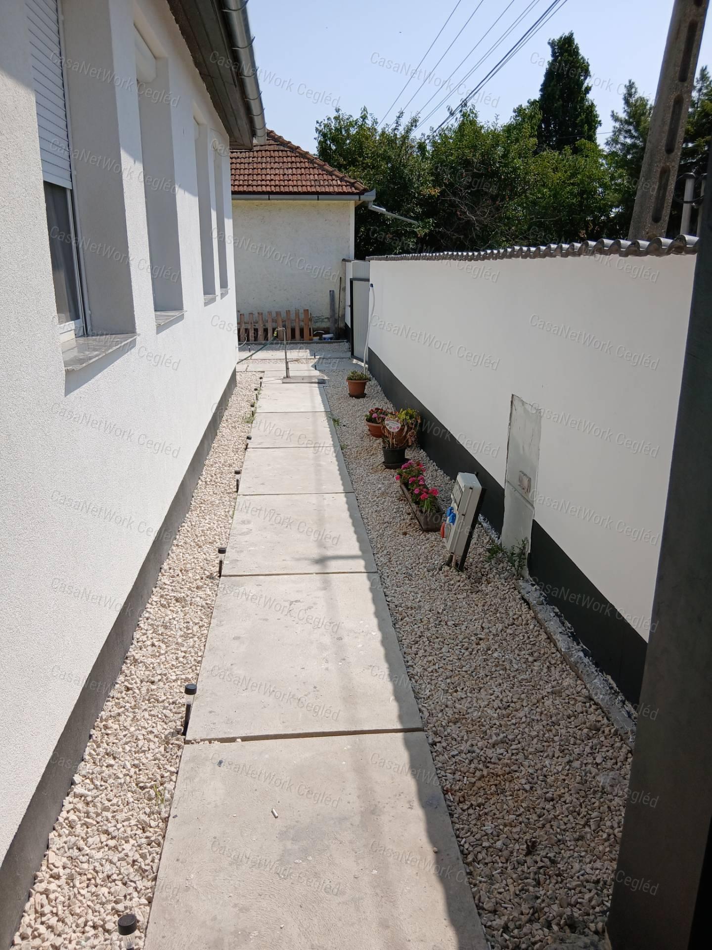 ELADÓ CEGLÉDI 187 m2 ÚJ ÉPÍTÉSŰ CSALÁDI HÁZ.