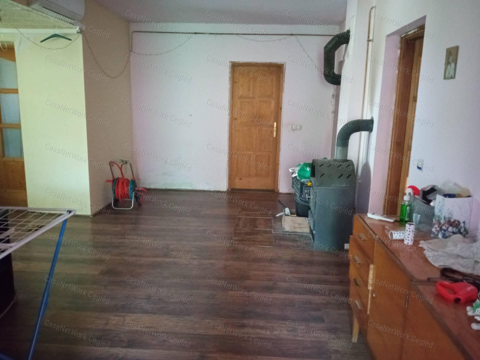 Kétgenerációs lakhatásra alkalmas családi ház