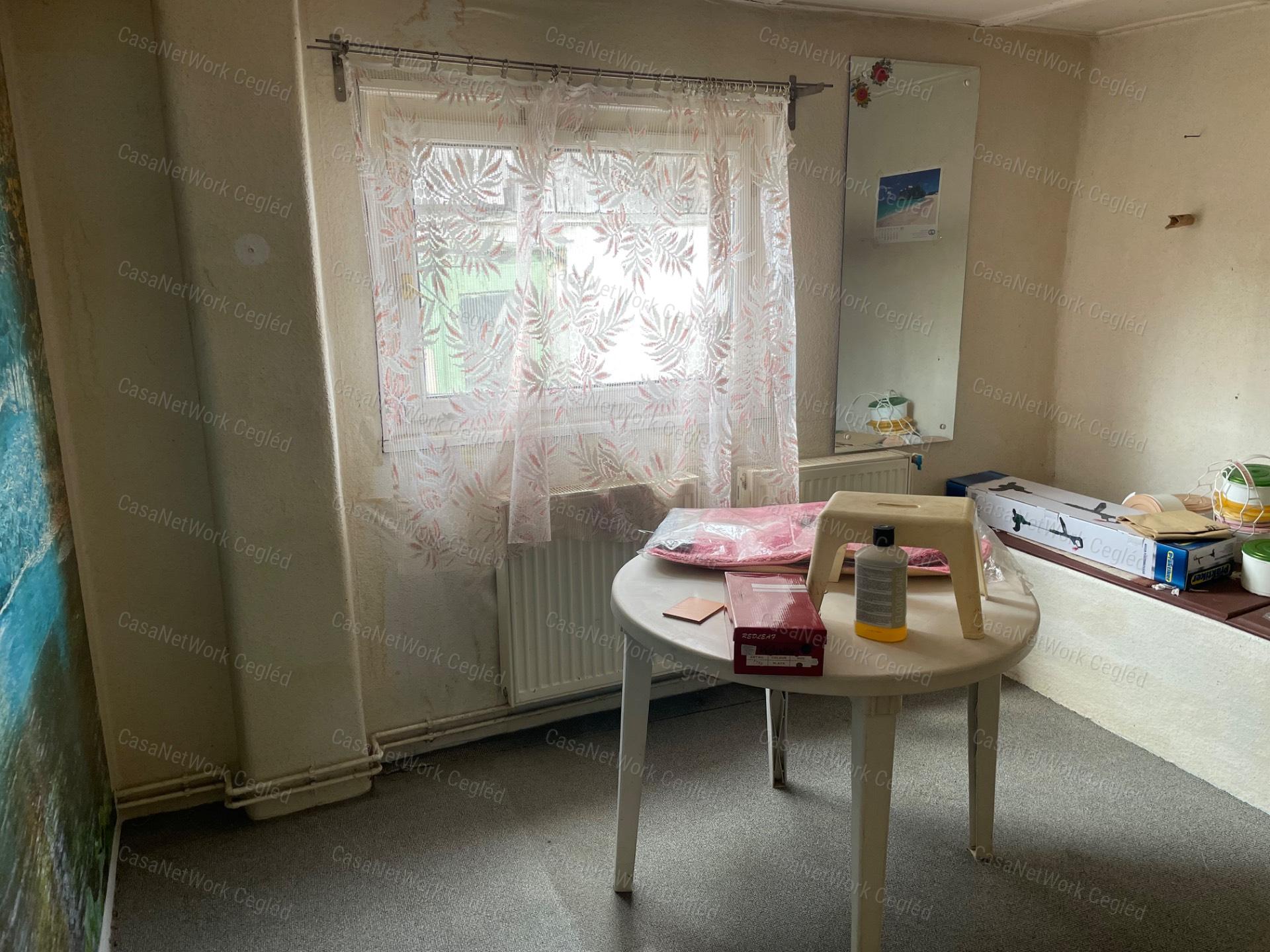 Szolnokon családi ház eladó!