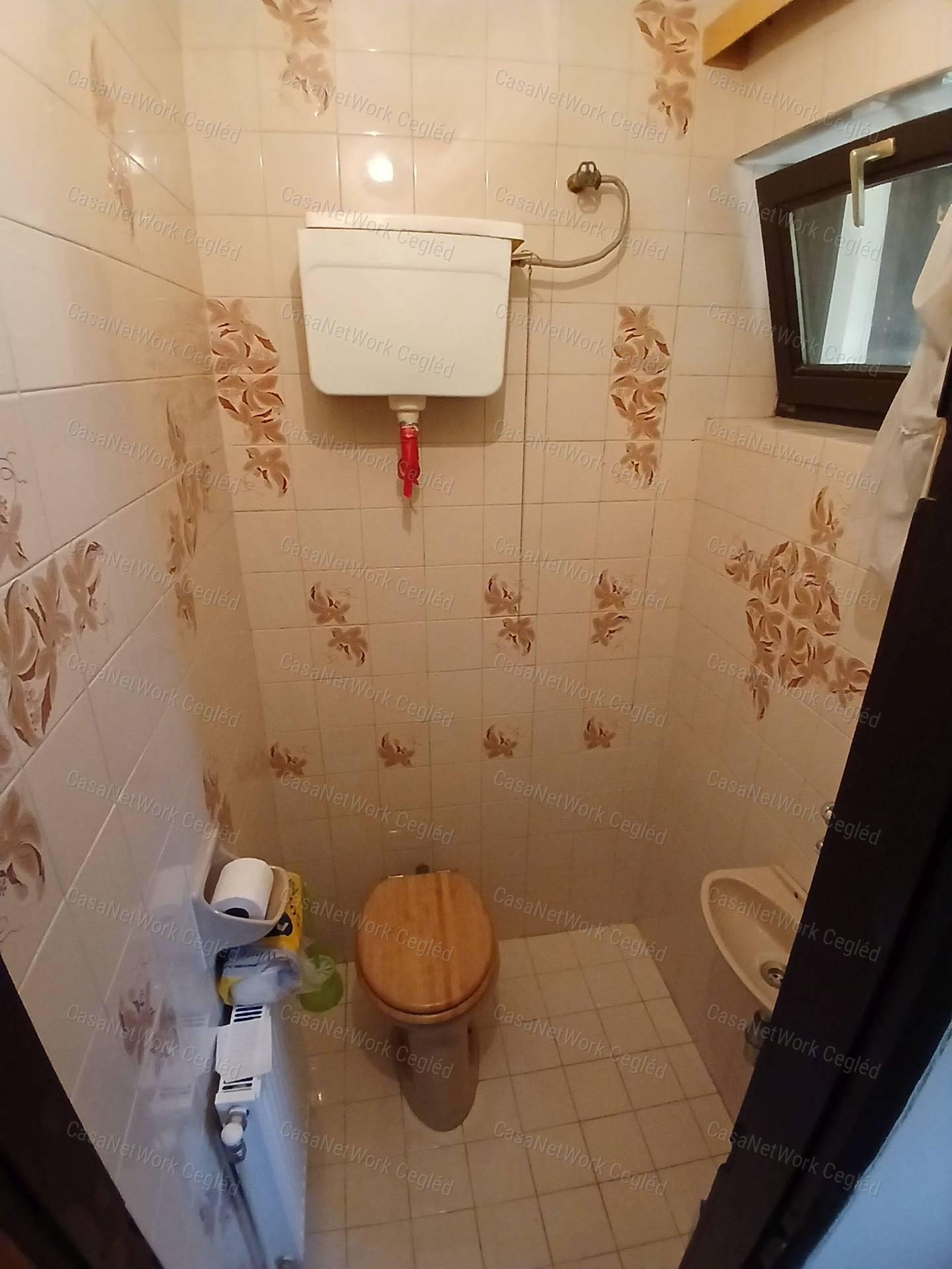Eladó Cegléden az Úri negyedben 120 m2 Tégla Családi Ház.