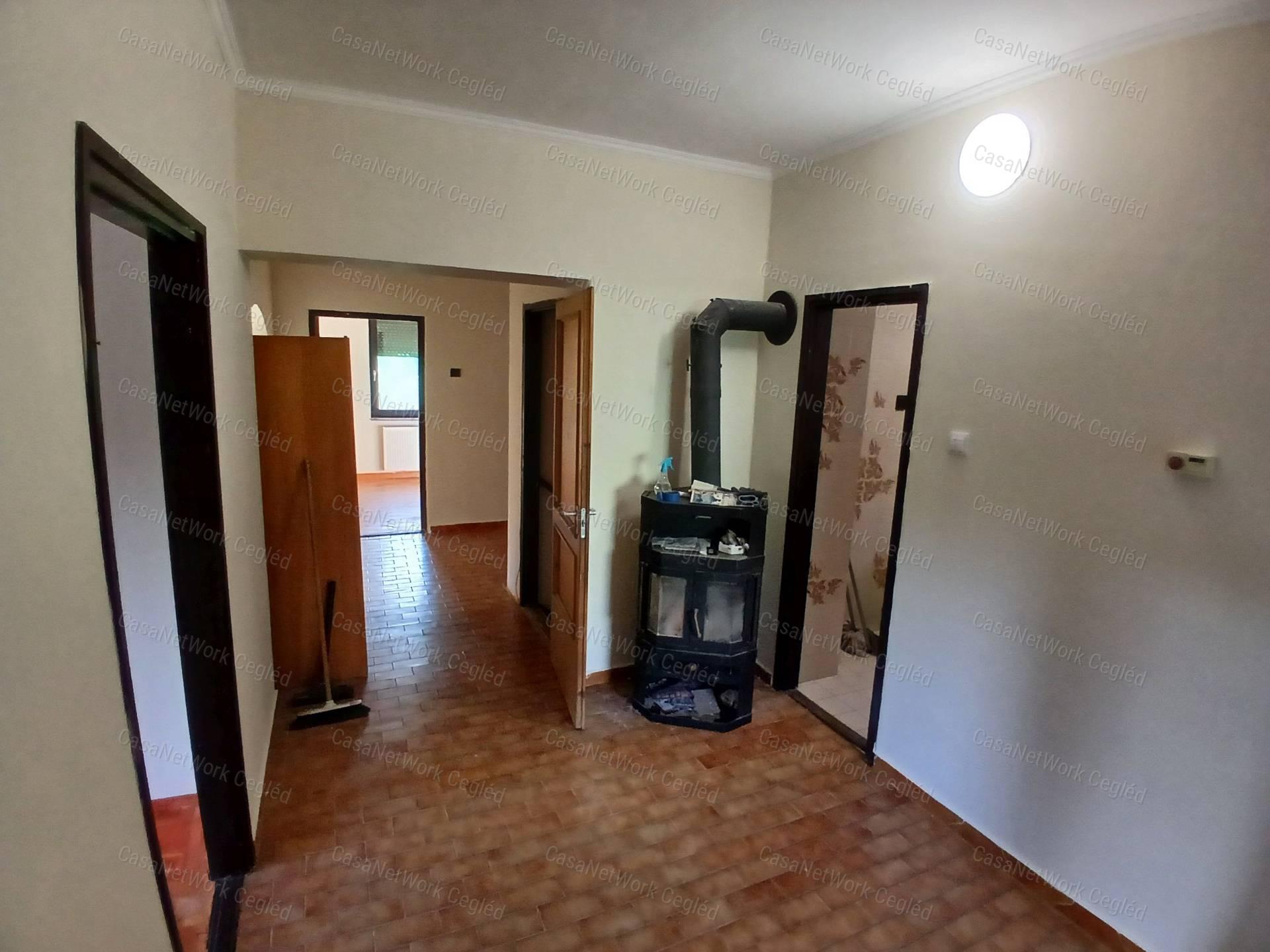Eladó Cegléden az Úri negyedben 120 m2 Tégla Családi Ház.