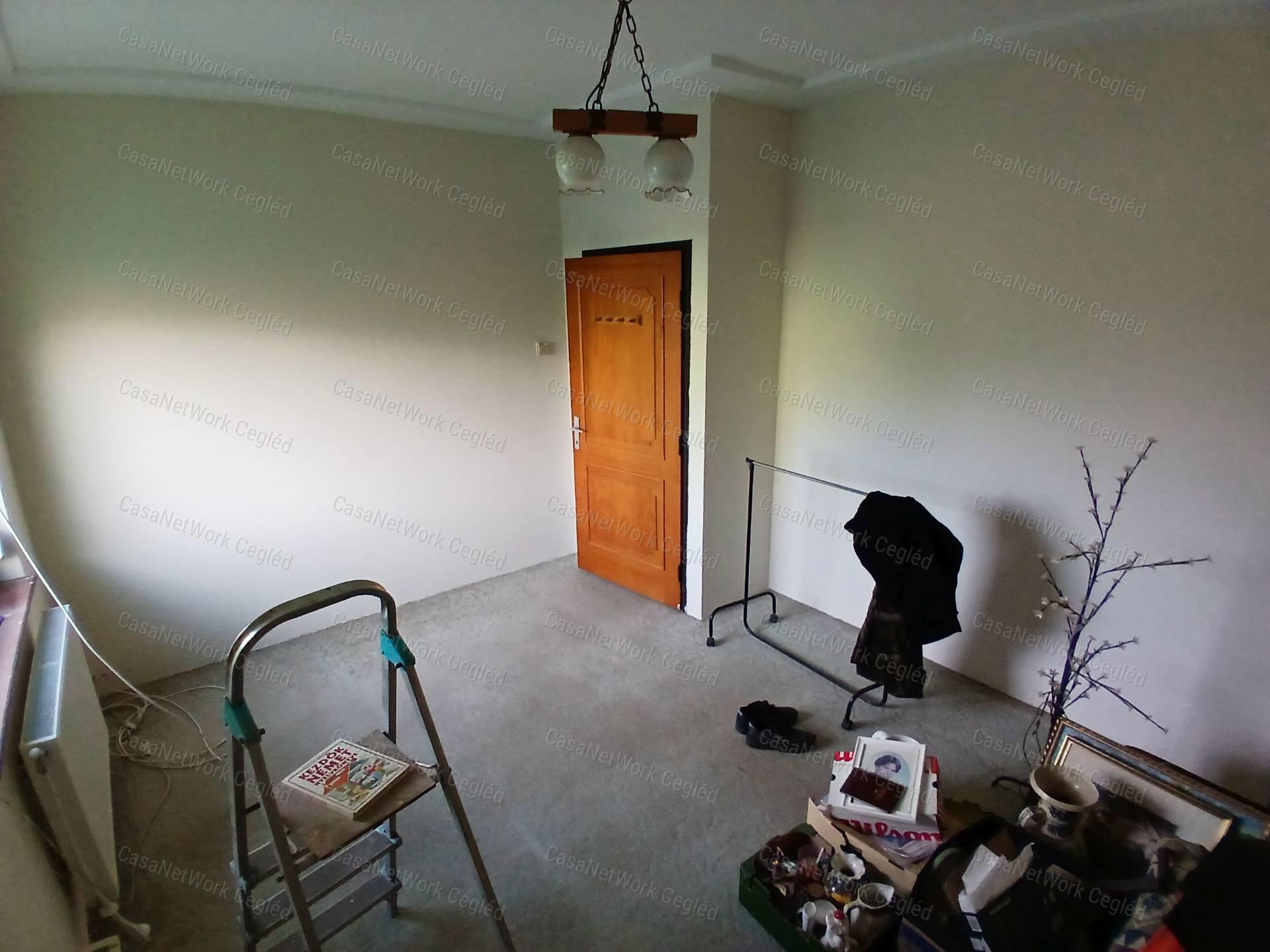 Eladó Cegléden az Úri negyedben 120 m2 Tégla Családi Ház.