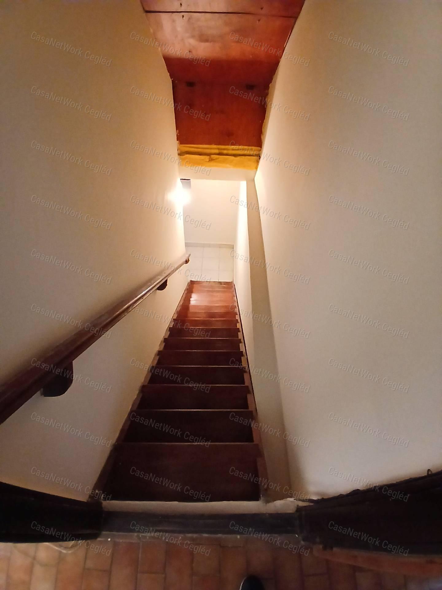 Eladó Cegléden az Úri negyedben 120 m2 Tégla Családi Ház.
