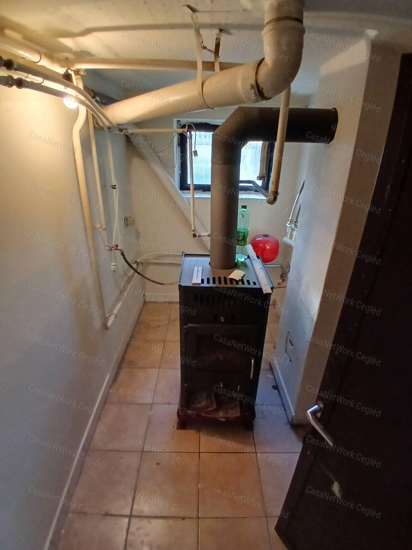 Eladó Cegléden az Úri negyedben 120 m2 Tégla Családi Ház.