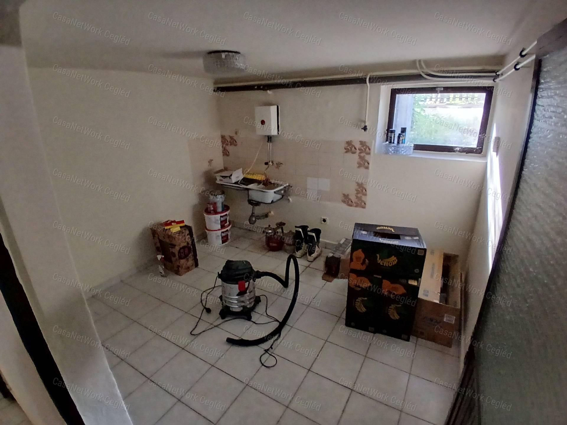 Eladó Cegléden az Úri negyedben 120 m2 Tégla Családi Ház.