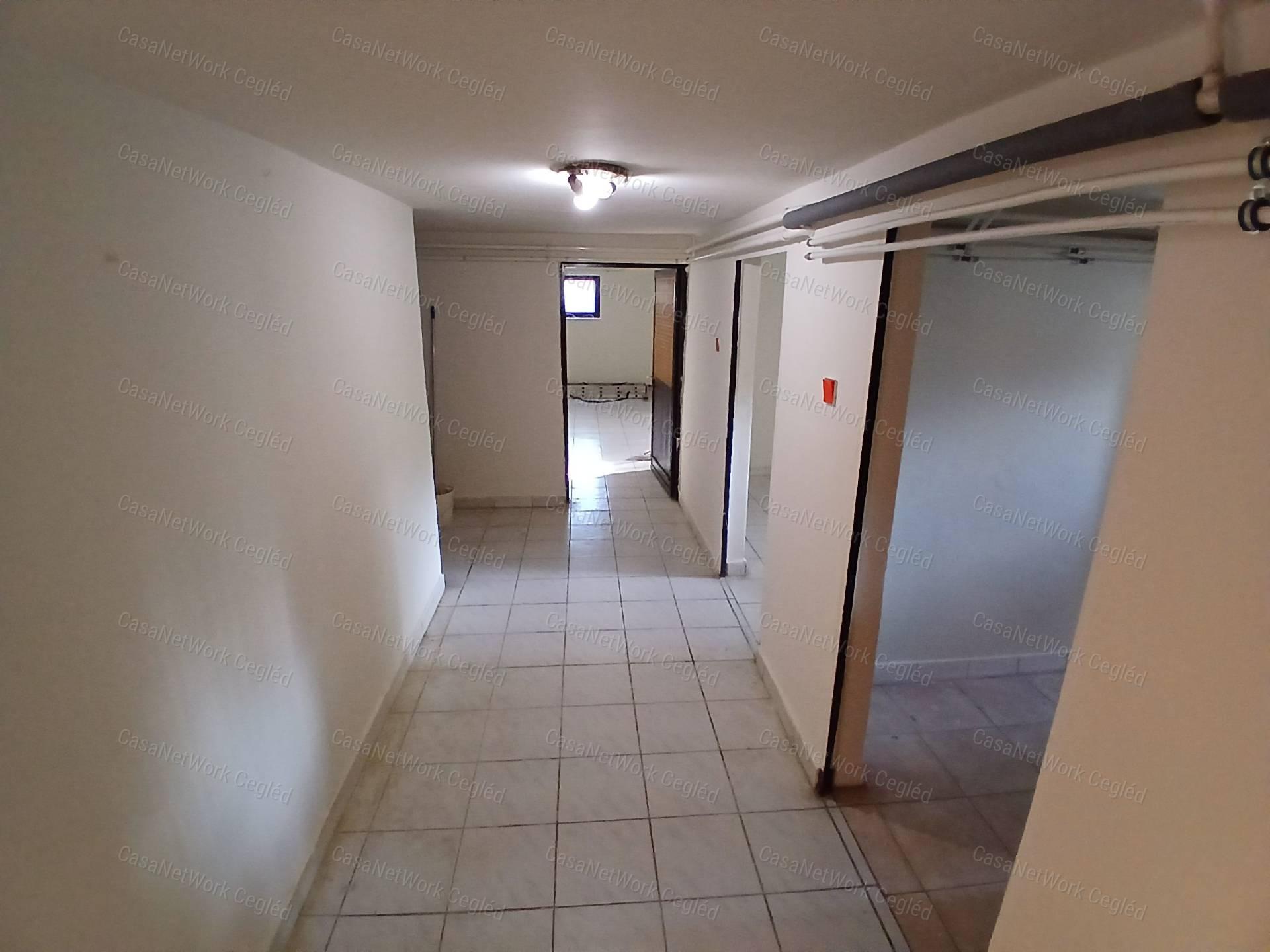 Eladó Cegléden az Úri negyedben 120 m2 Tégla Családi Ház.