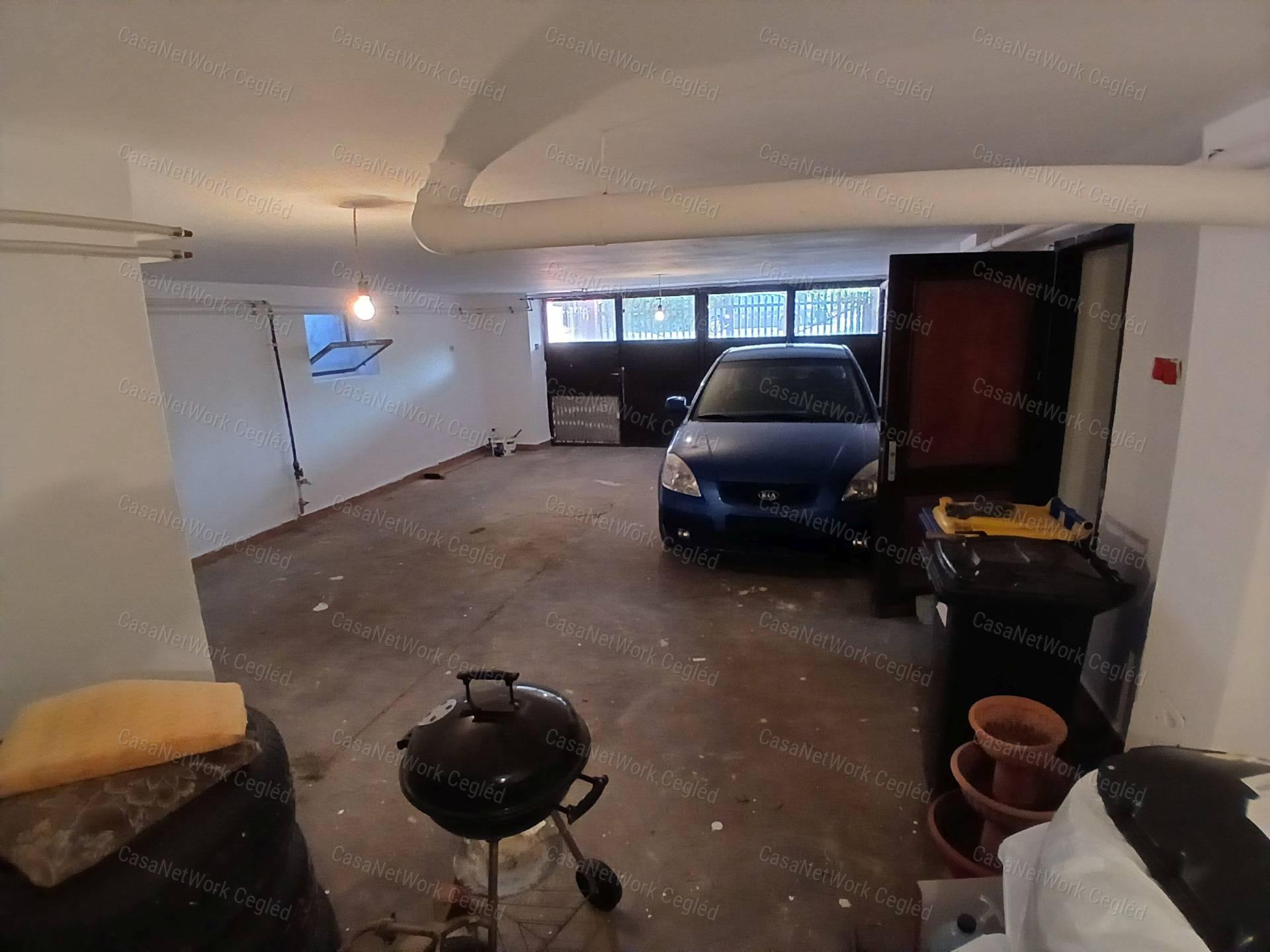 Eladó Cegléden az Úri negyedben 120 m2 Tégla Családi Ház.