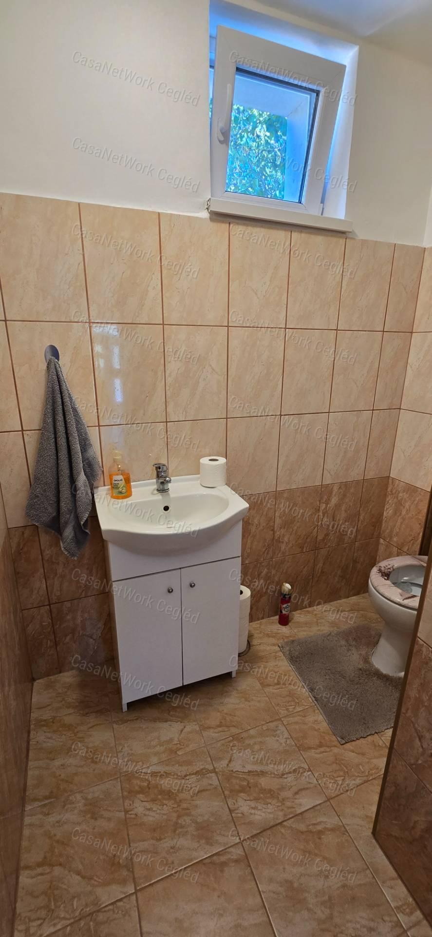 Cegléden családi ház eladó!
