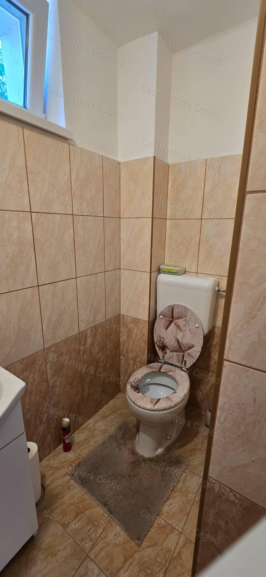 Cegléden családi ház eladó!