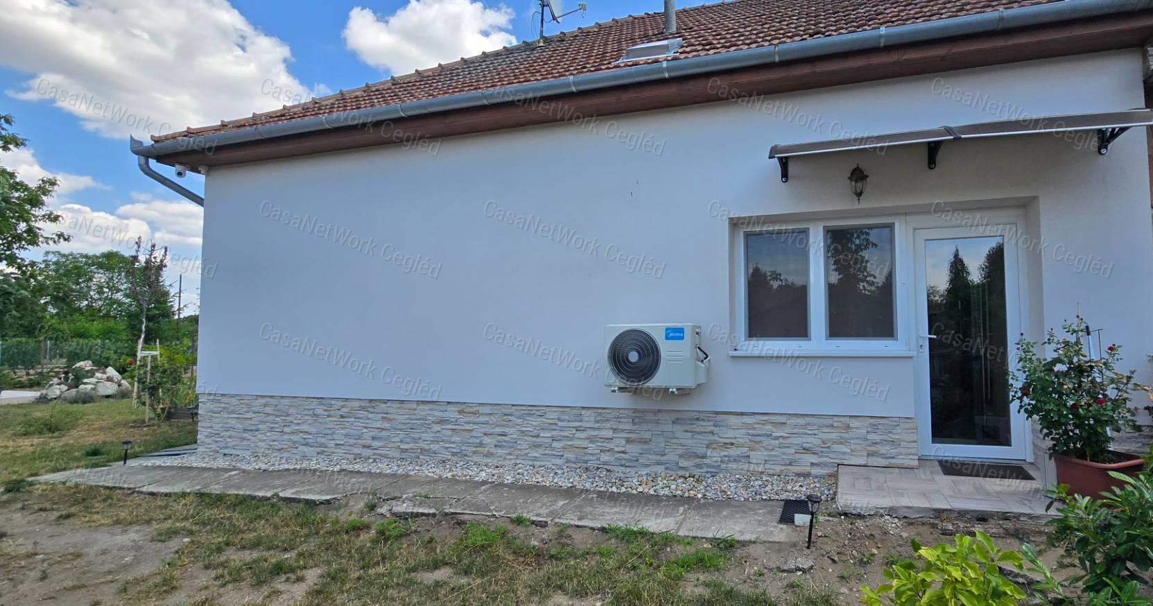 A ceglédi Strand és Gyógyfürdő közelében családi ház eladó