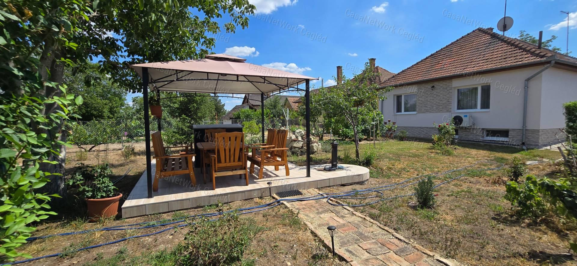 A ceglédi Strand és Gyógyfürdő közelében családi ház eladó