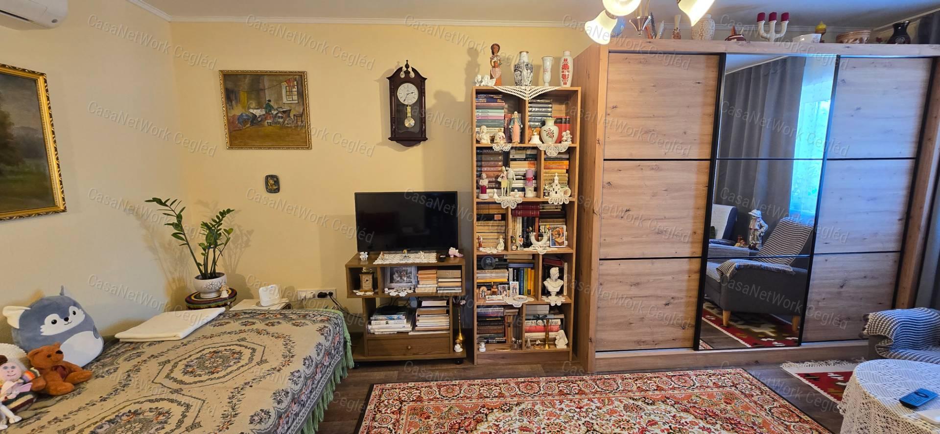 A ceglédi Strand és Gyógyfürdő közelében családi ház eladó